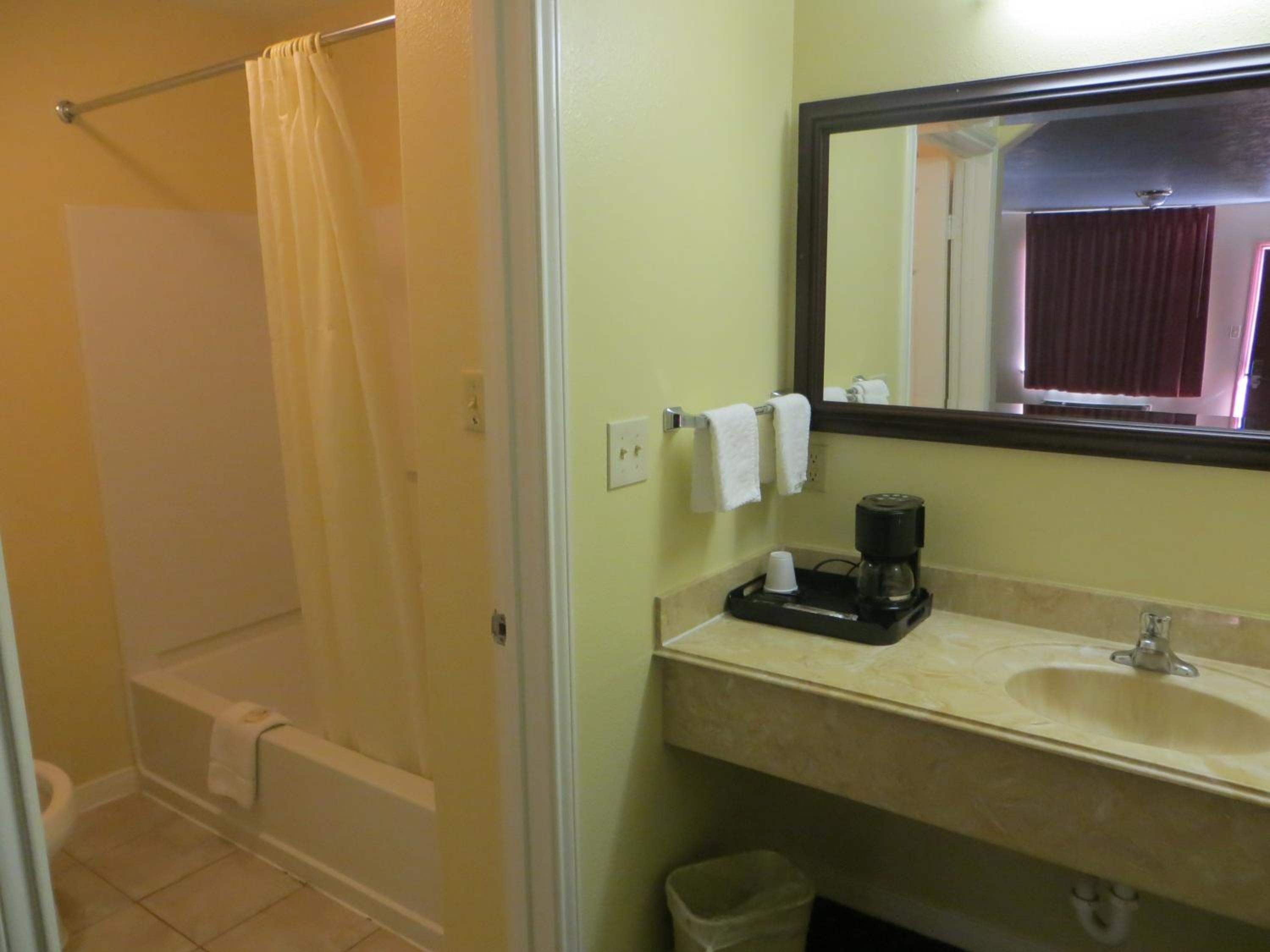 Americas Best Value Inn  Suites Hempstead - Property Image 2