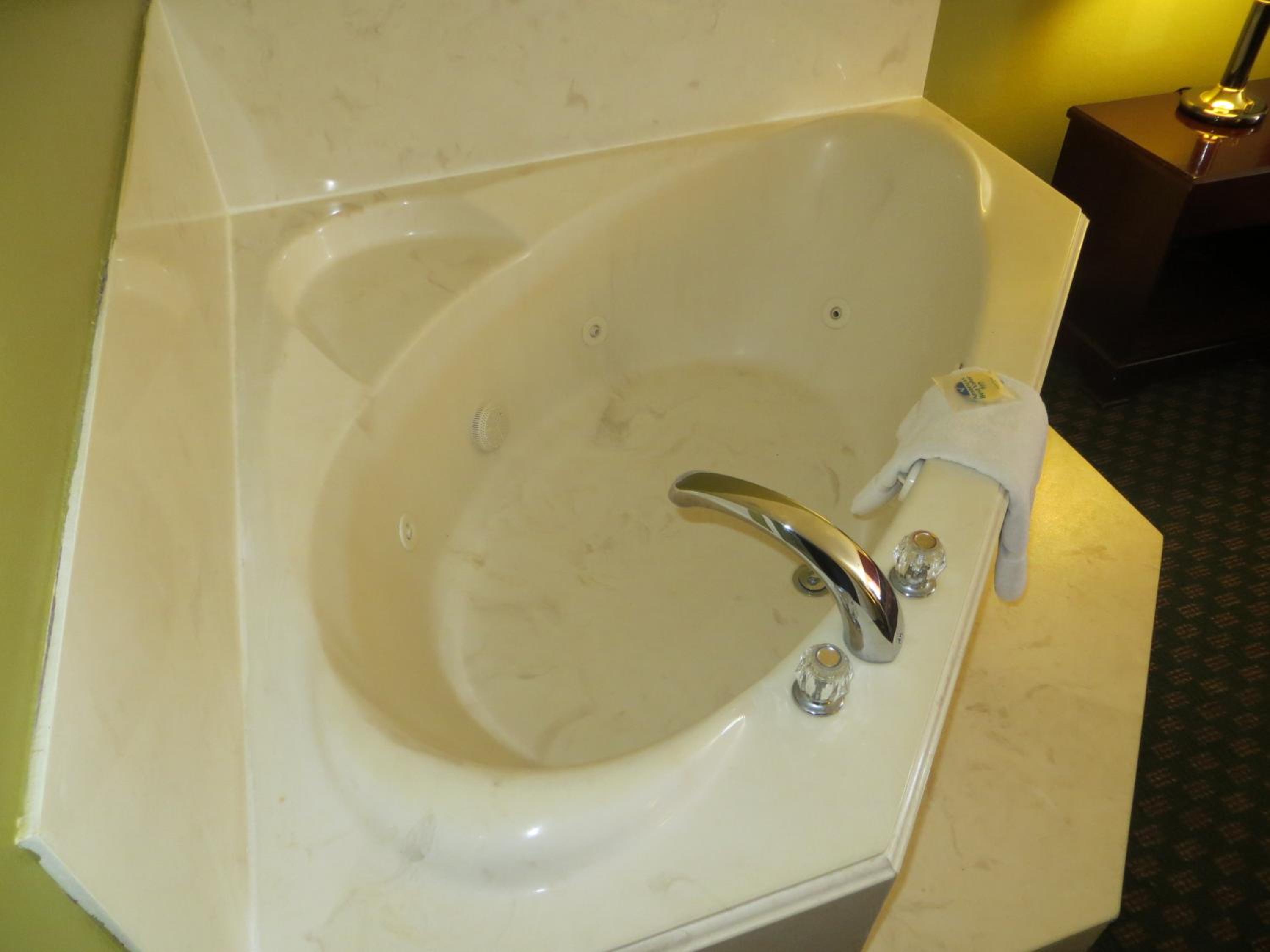 Americas Best Value Inn  Suites Hempstead - Property Image 4