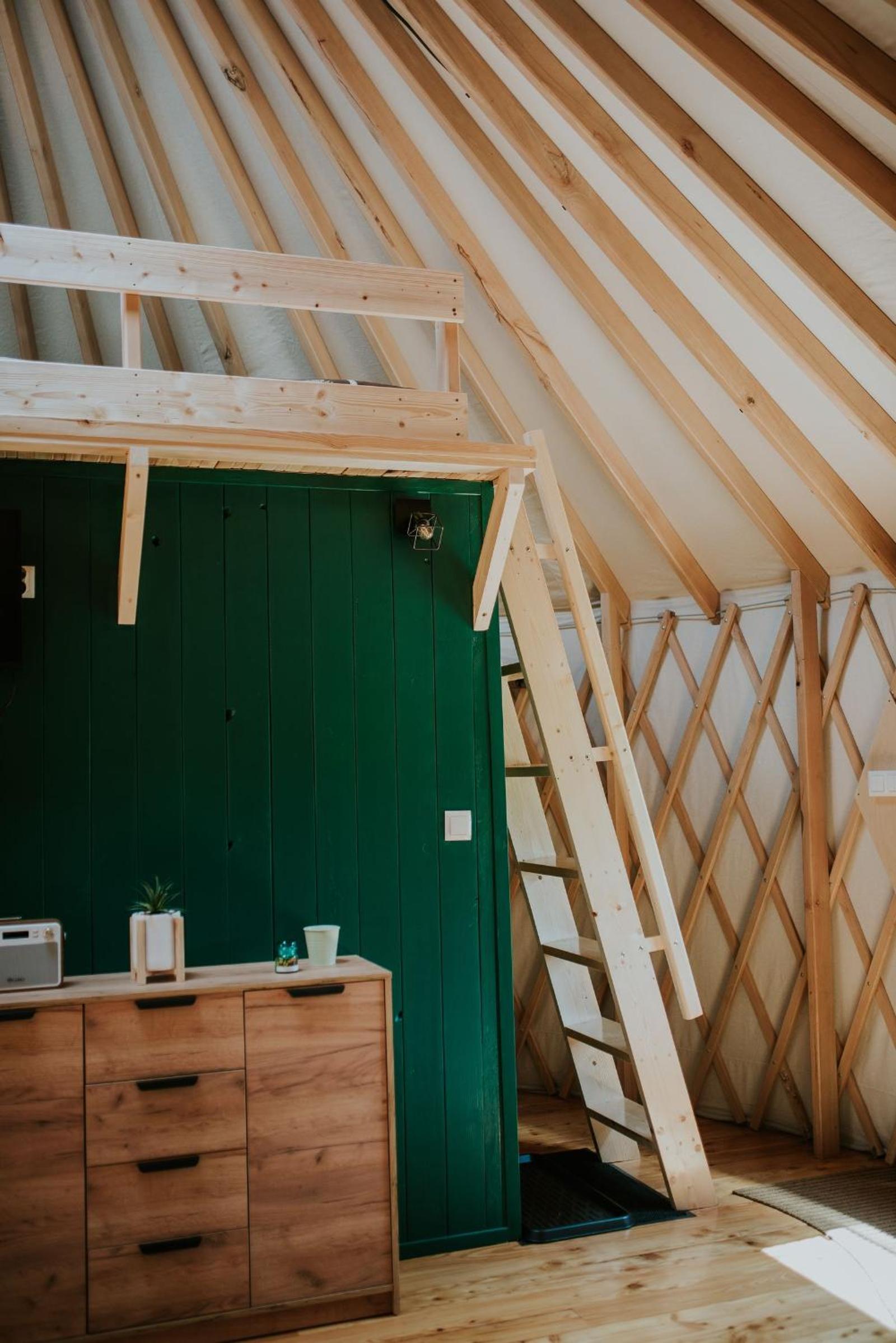 Aloha Glamp - Całoroczny glamping nad rzeką z prywatną balią - Stok narciarski, góry, lasy, sauna