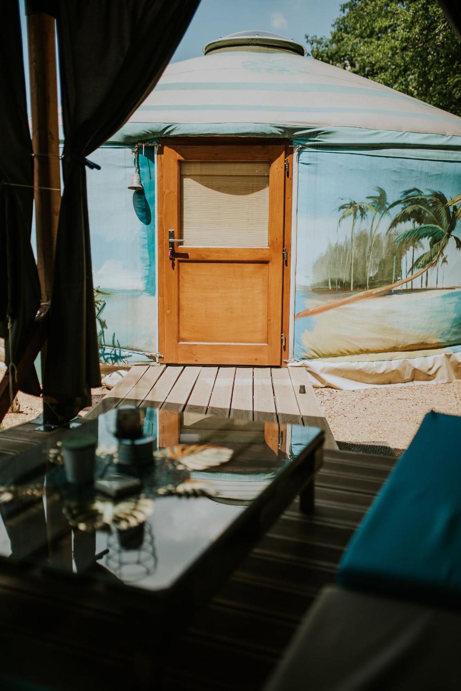 Aloha Glamp - Całoroczny glamping nad rzeką z prywatną balią - Stok narciarski, góry, lasy, sauna