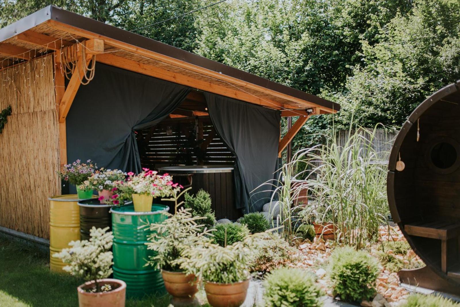 Aloha Glamp - Całoroczny glamping nad rzeką z prywatną balią - Stok narciarski, góry, lasy, sauna
