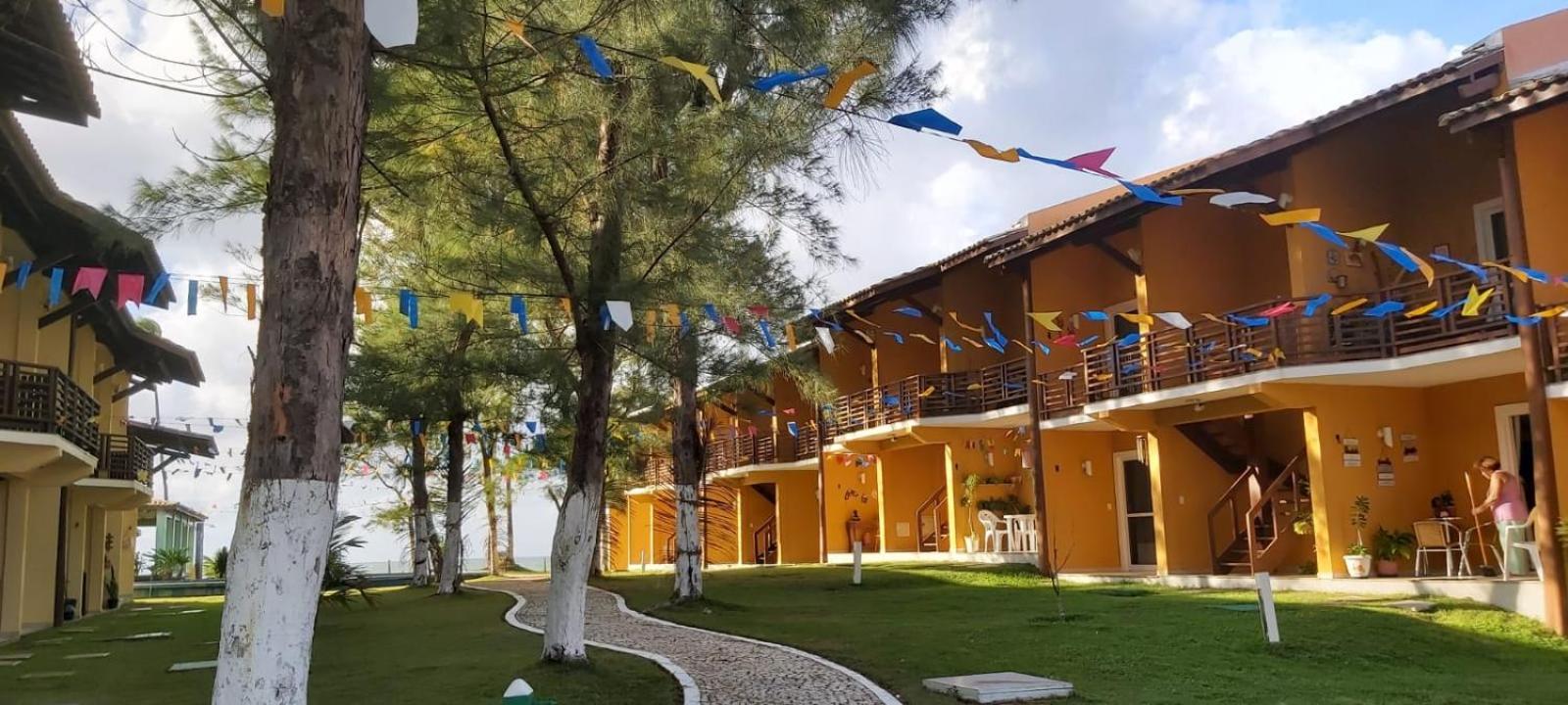 Village em Condomínio c/ piscina e acesso a praia