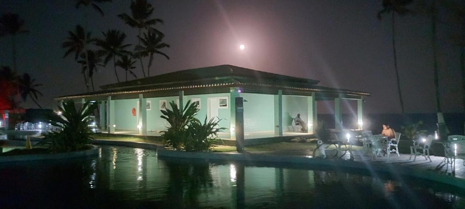 Village em Condomínio c/ piscina e acesso a praia