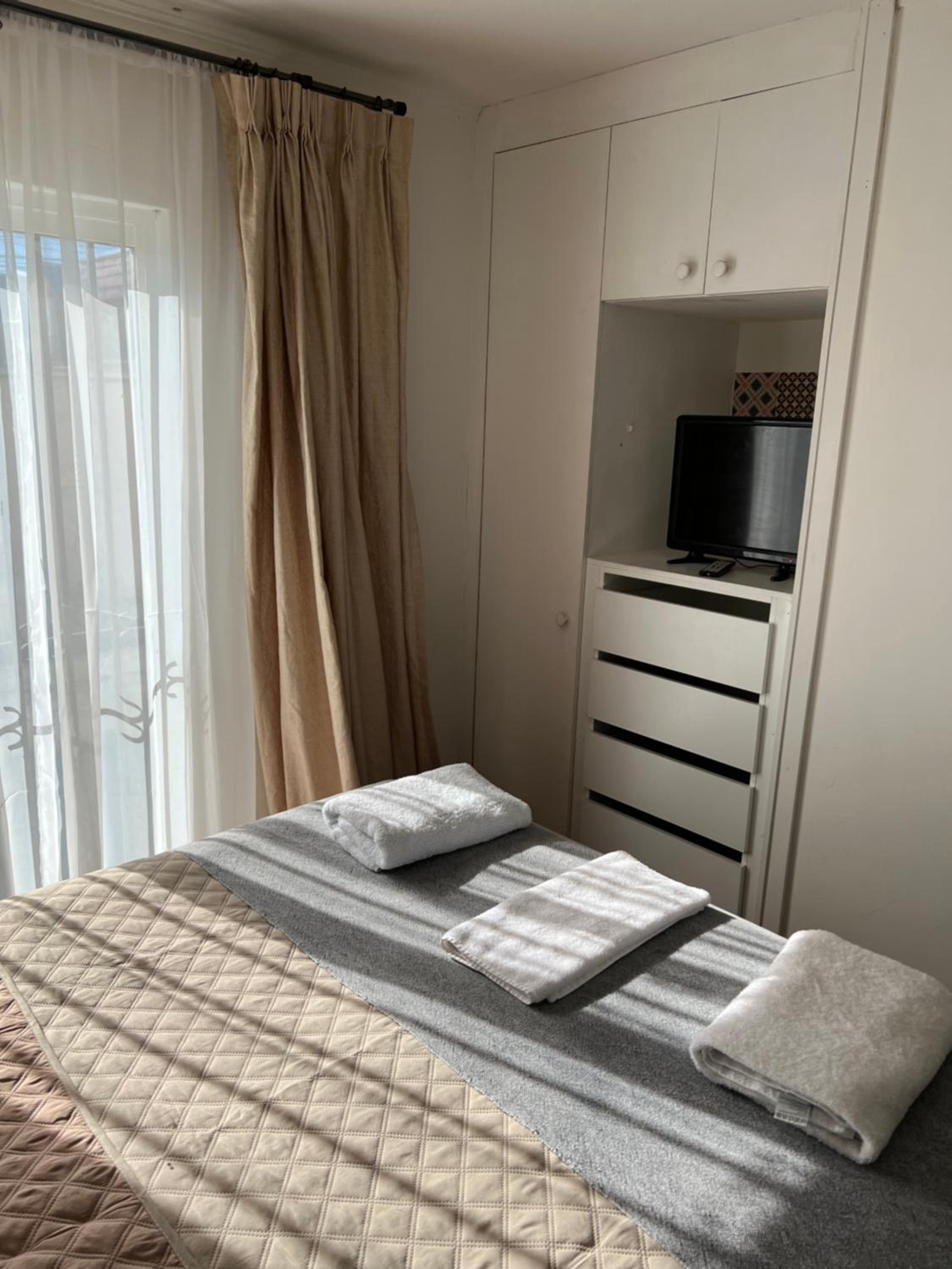 Apart Hotel Chillan - Full House 2 Ohiggins - Empresas - Factura - Parking - wifi view 3