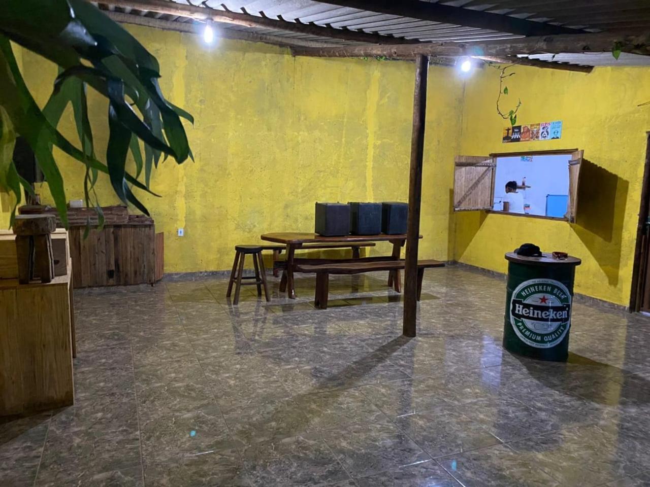 Pousada Sitio do Terrão a 500 metros da BR 040 e a 10 minutos da Prainha