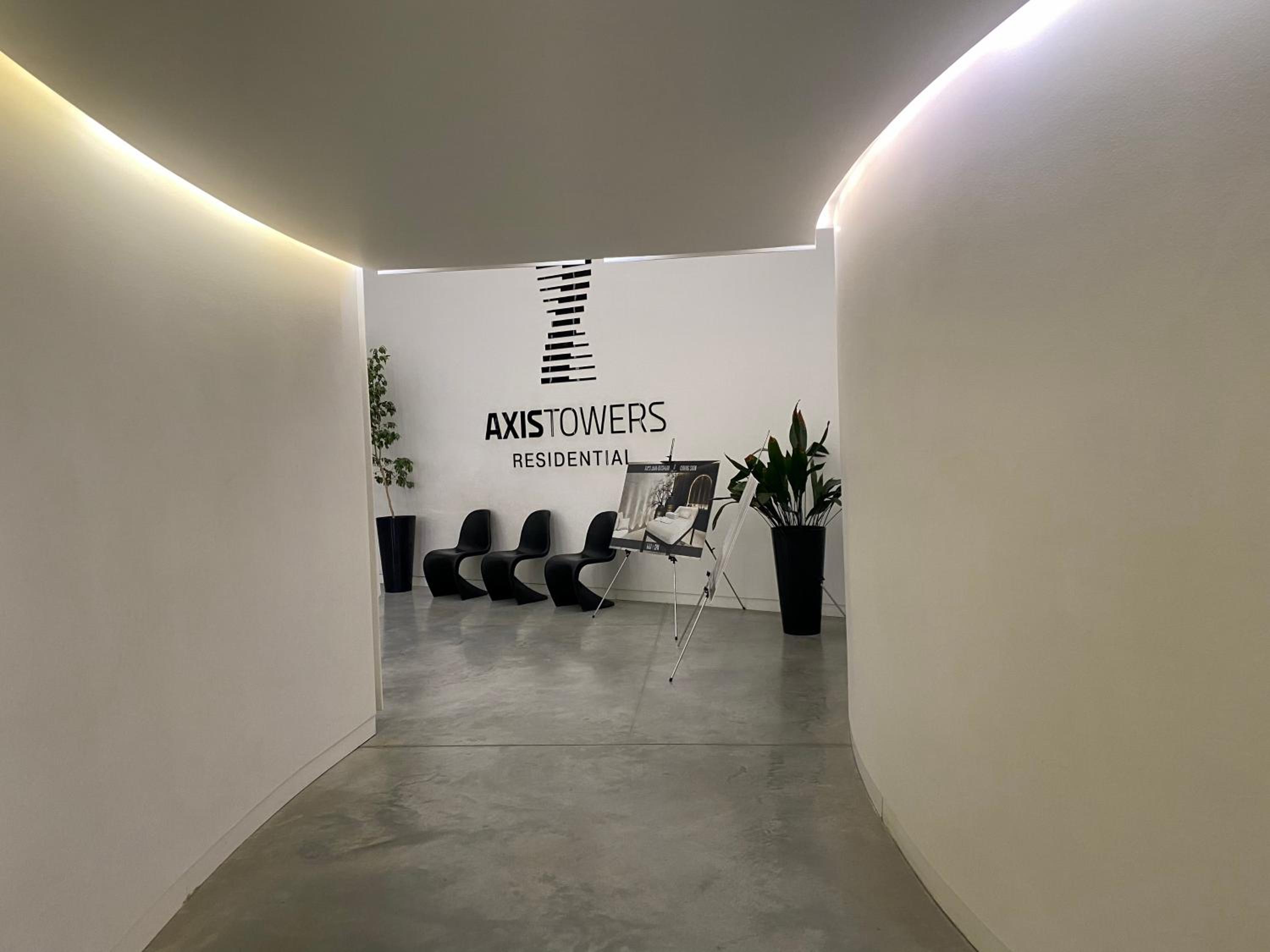 Luxury Studio @ Axis Towers in Heart of Tbilisi view 3