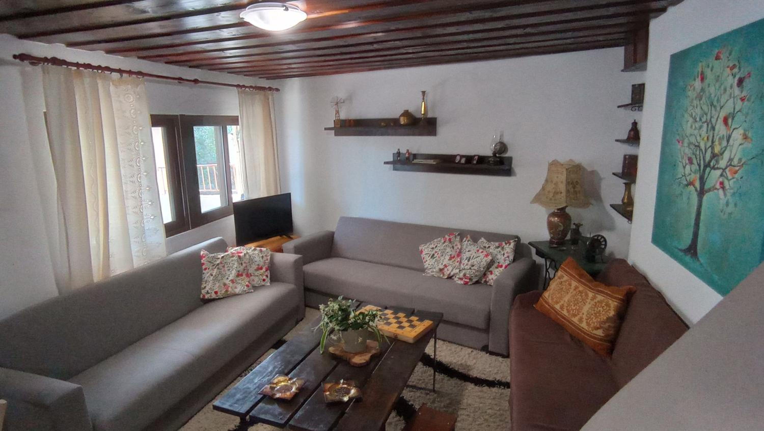 VillaTzer - Traditional house with fireplace and garden