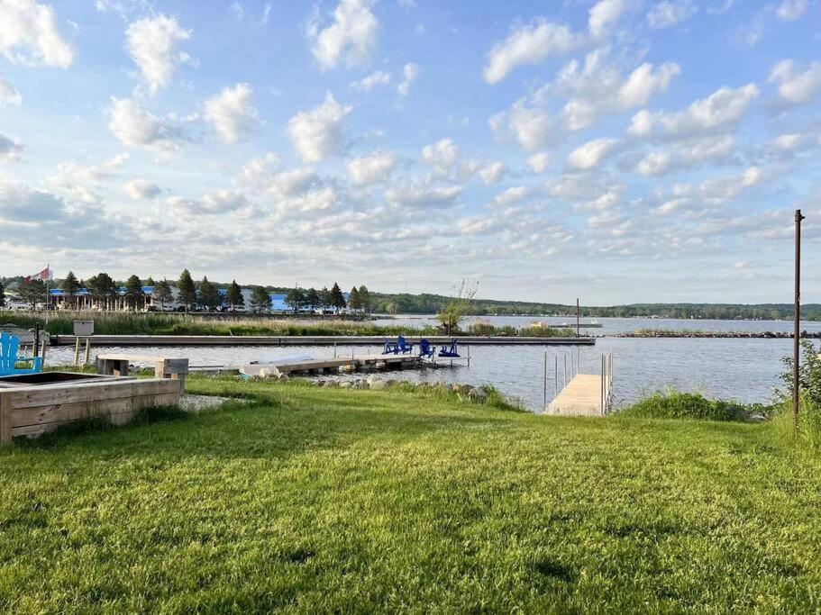 Peaceful Waterfront Cottage on Georgian Bay