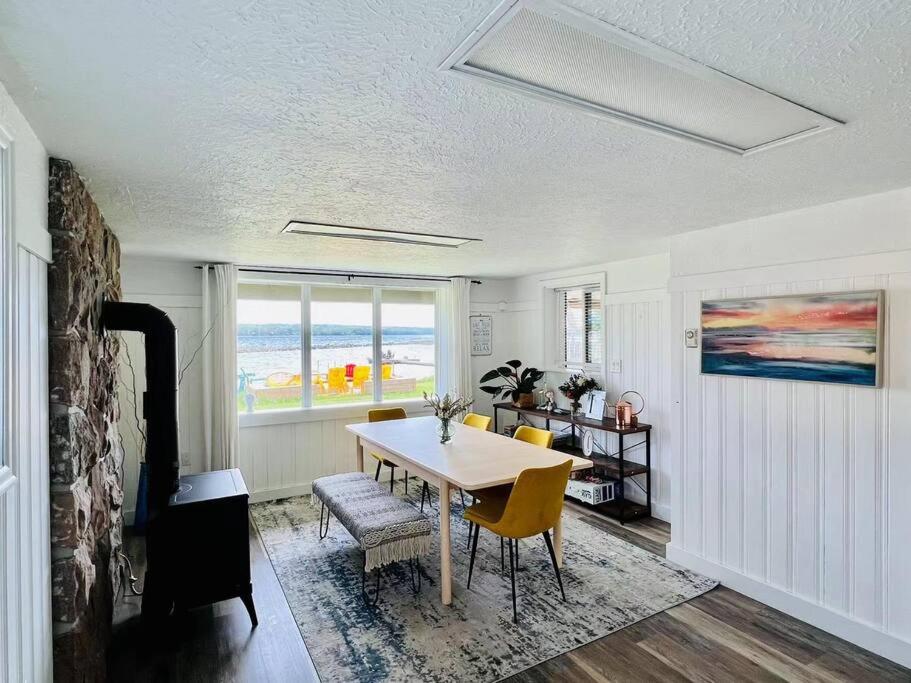 Peaceful Waterfront Cottage on Georgian Bay