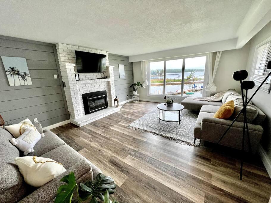 Peaceful Waterfront Cottage on Georgian Bay