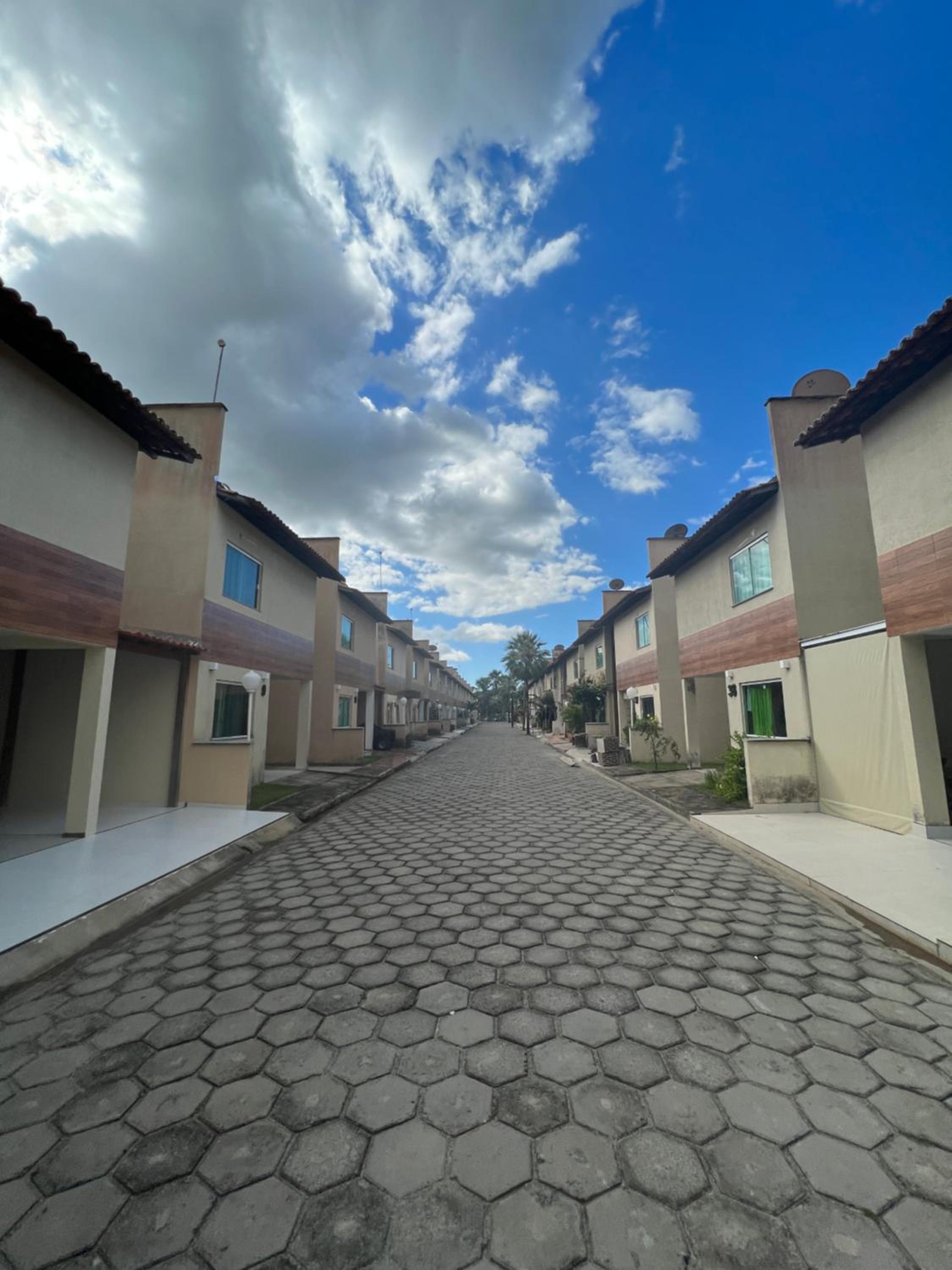 Casa em Condomínio agradável com fundo pro rio