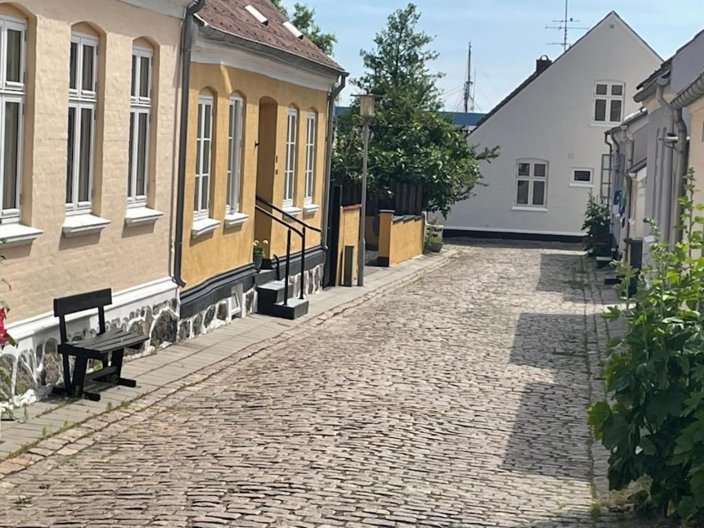 Charming house in the old town - renovated, WiFi, garden view 2