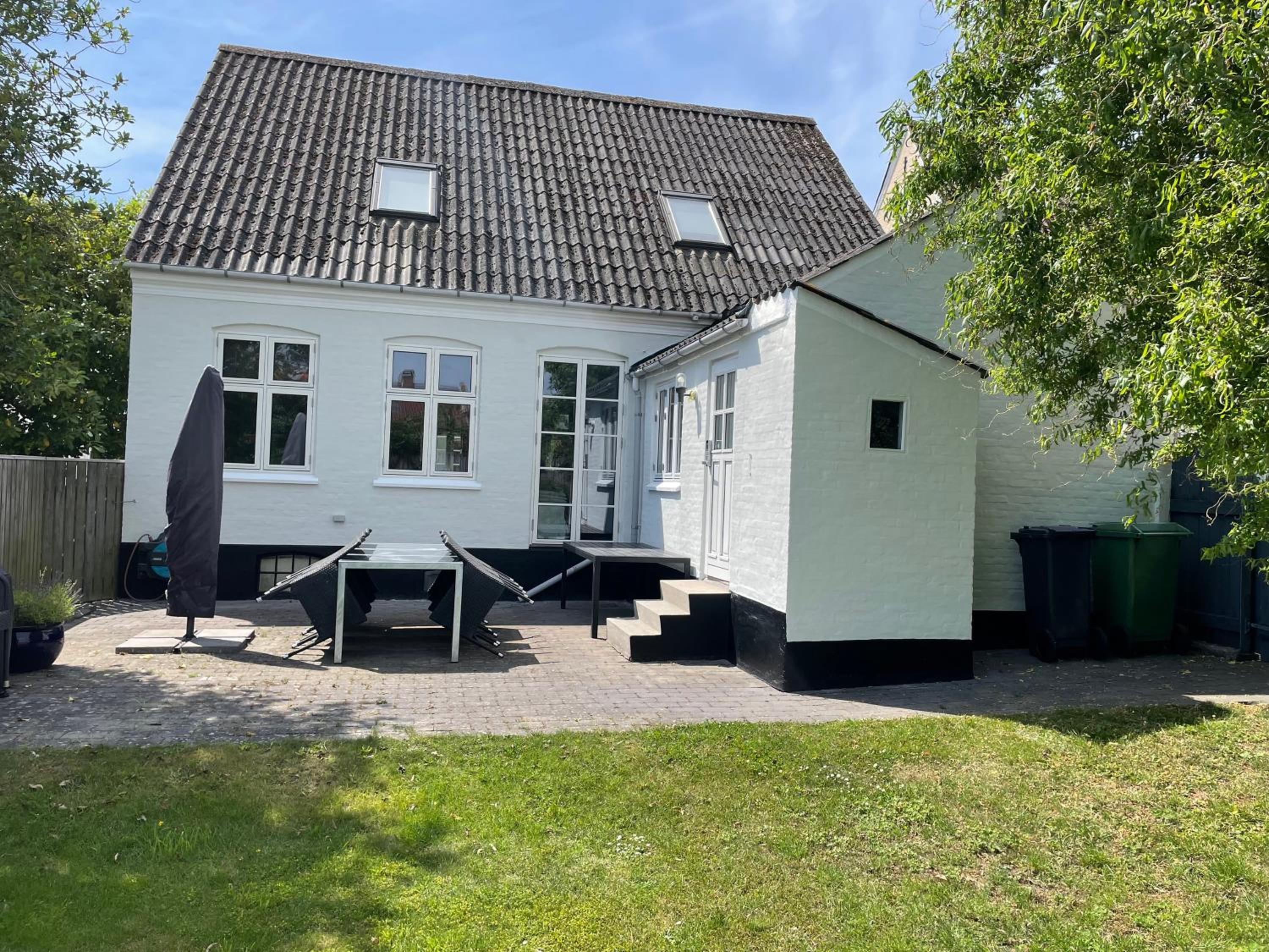 Charming house in the old town - renovated, WiFi, garden view 3