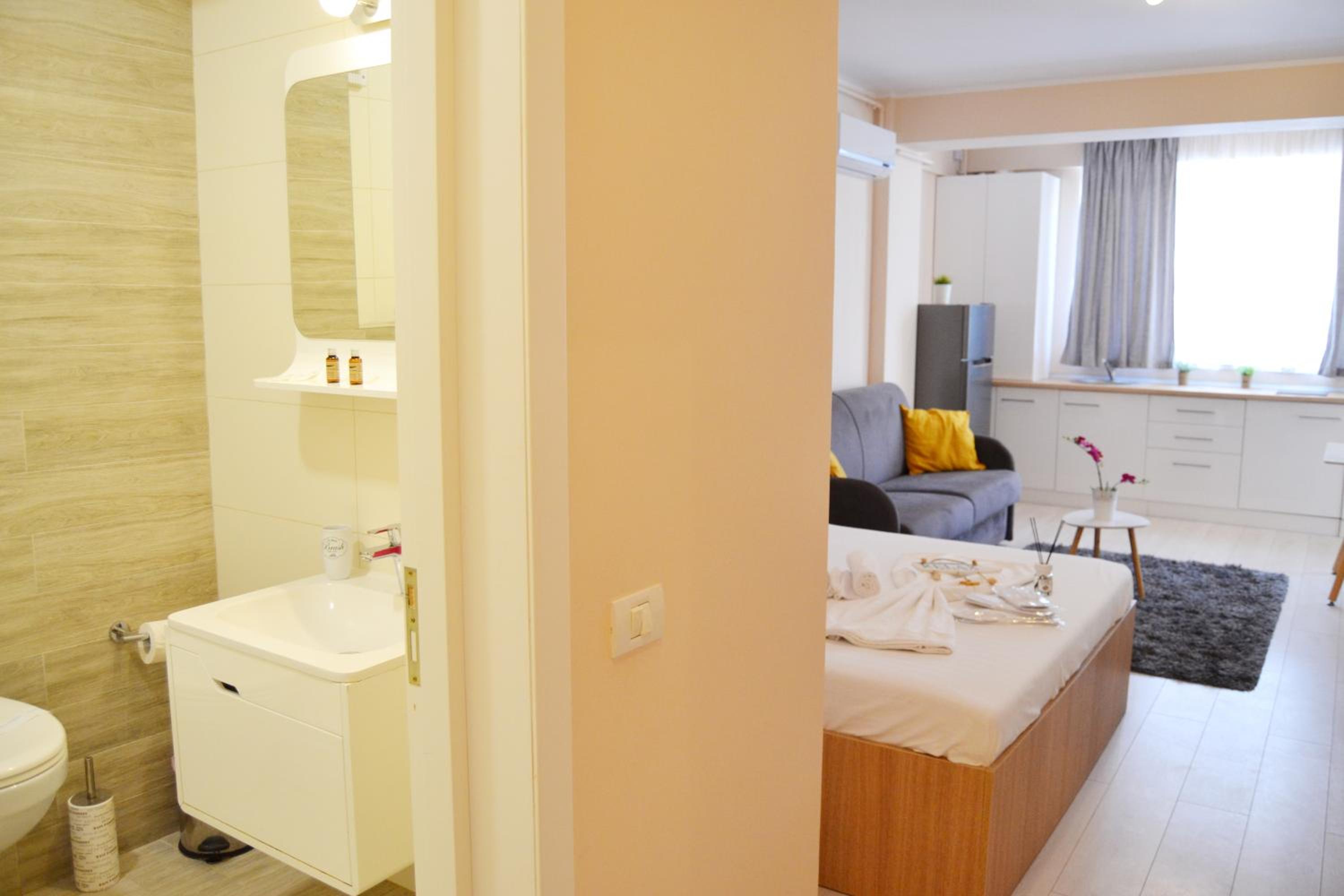 Caesar's Studio Mamaia-Nord view 5