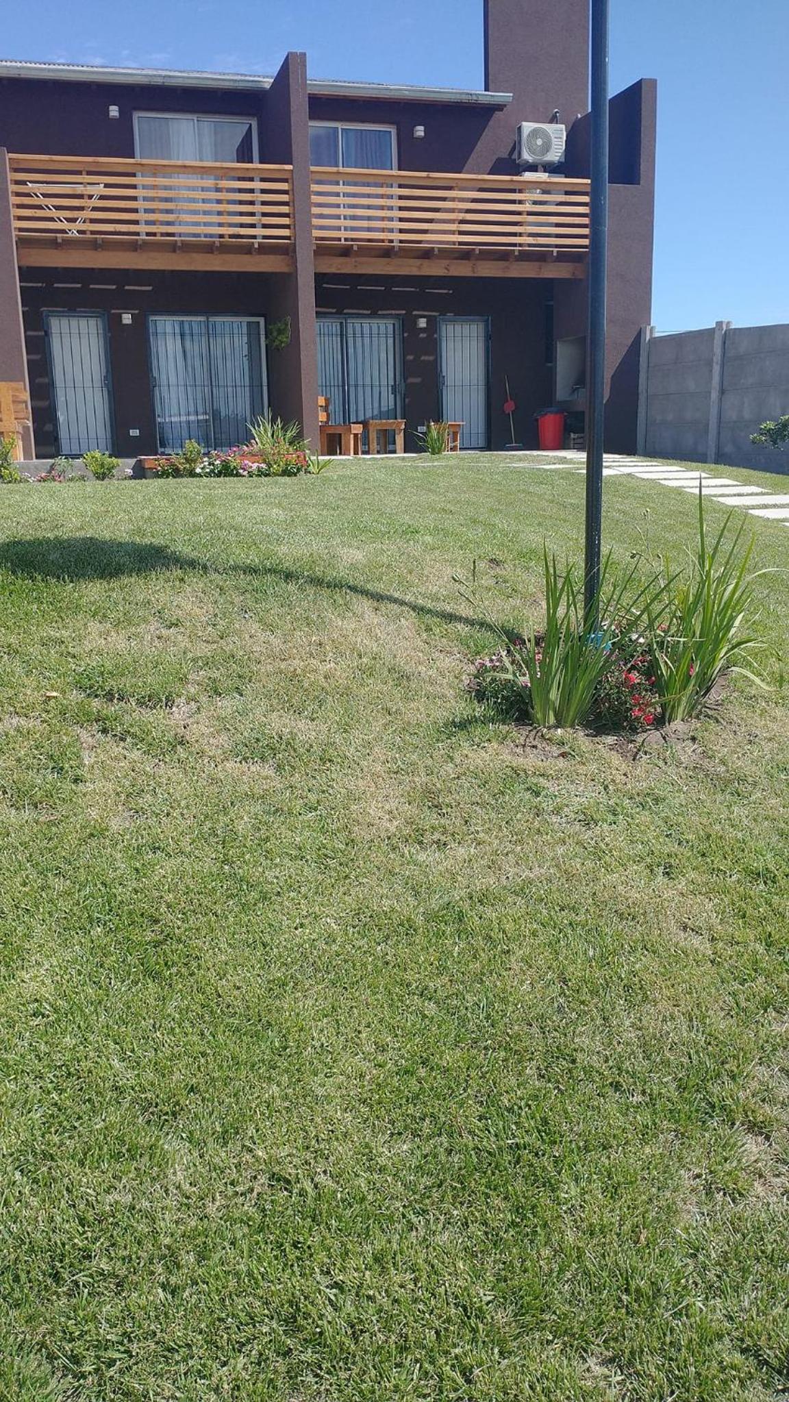Duplex familiar con pileta en zona parque