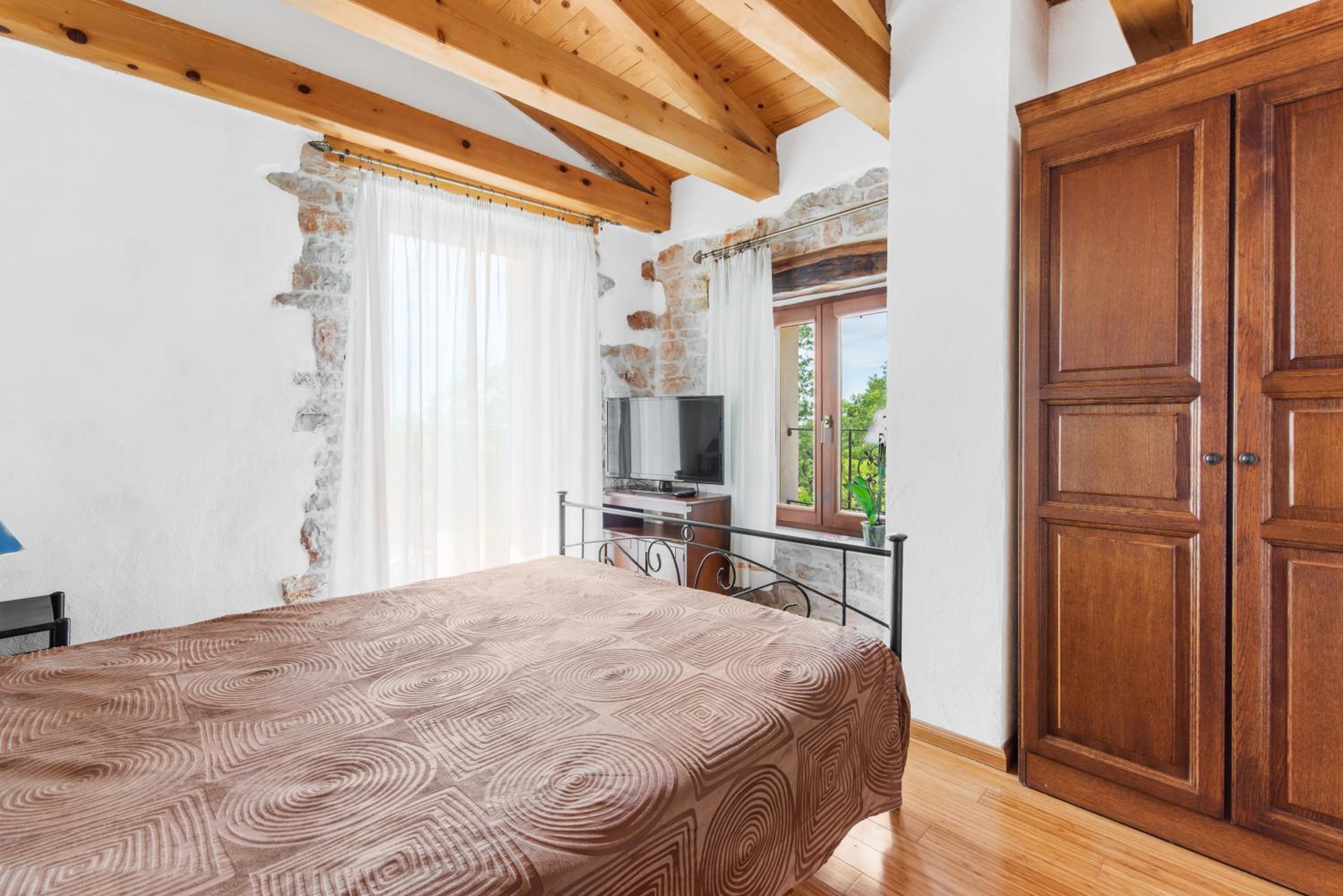 Holiday House with Private Pool Villa Ladybug