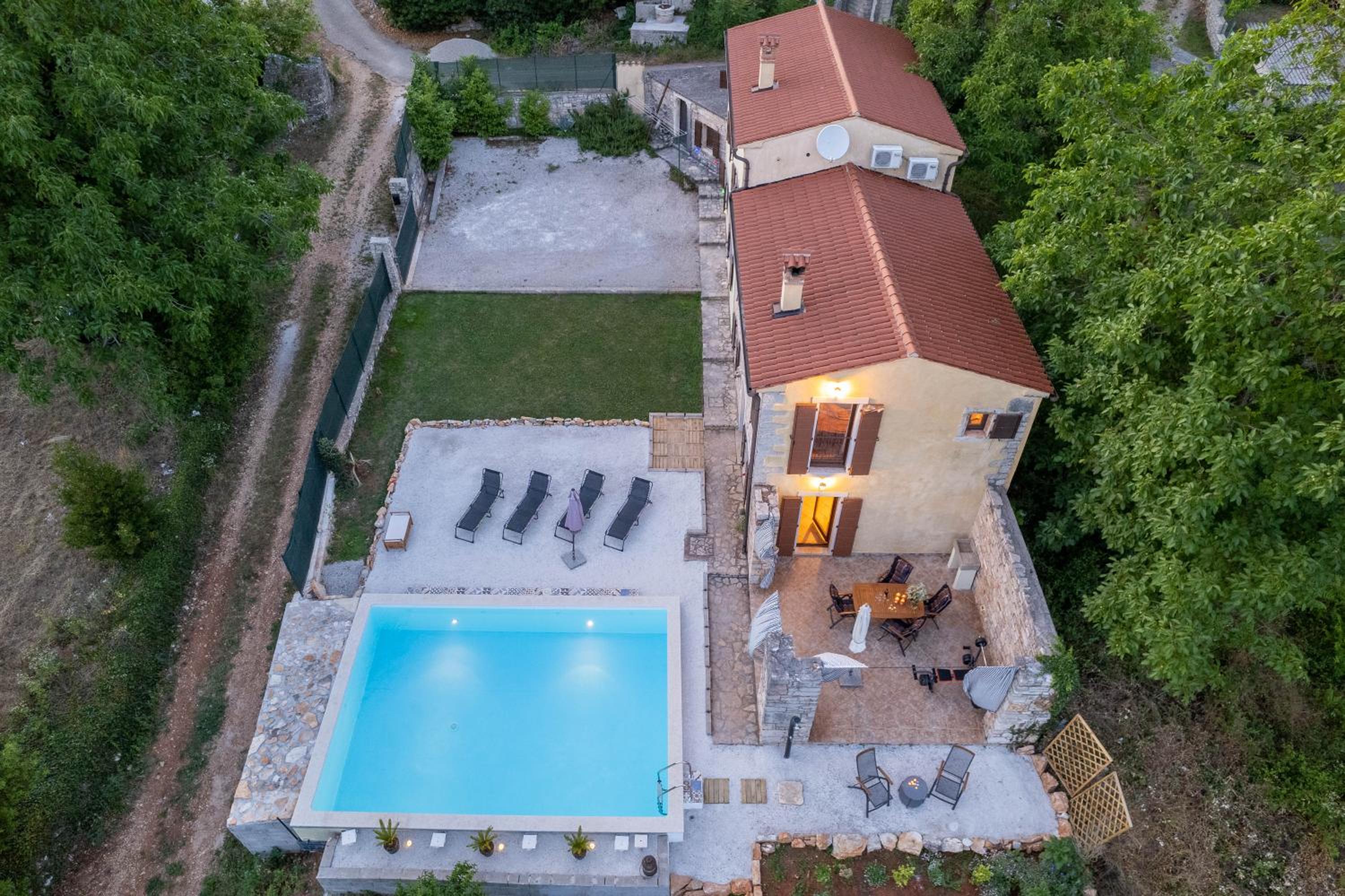 Holiday House with Private Pool Villa Ladybug