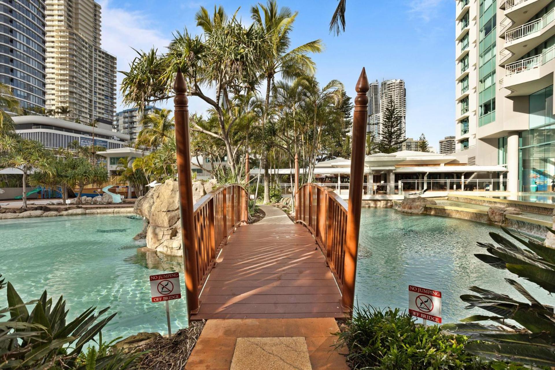 Crown Towers Luxury 3 Bedroom Apartment - CoastHM
