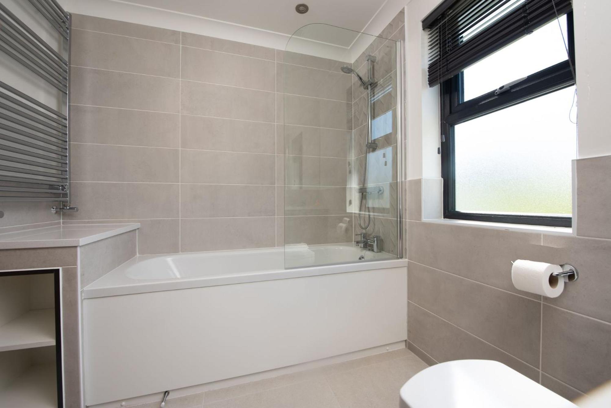 Juniper Lodge, 28 Roadford Lake Lodges