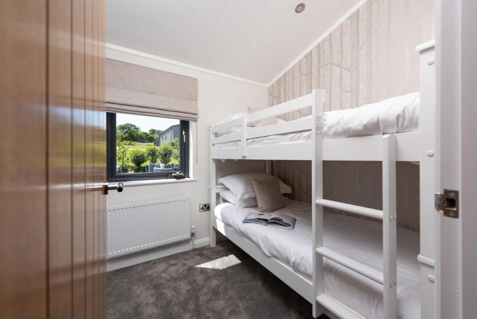 Juniper Lodge, 28 Roadford Lake Lodges
