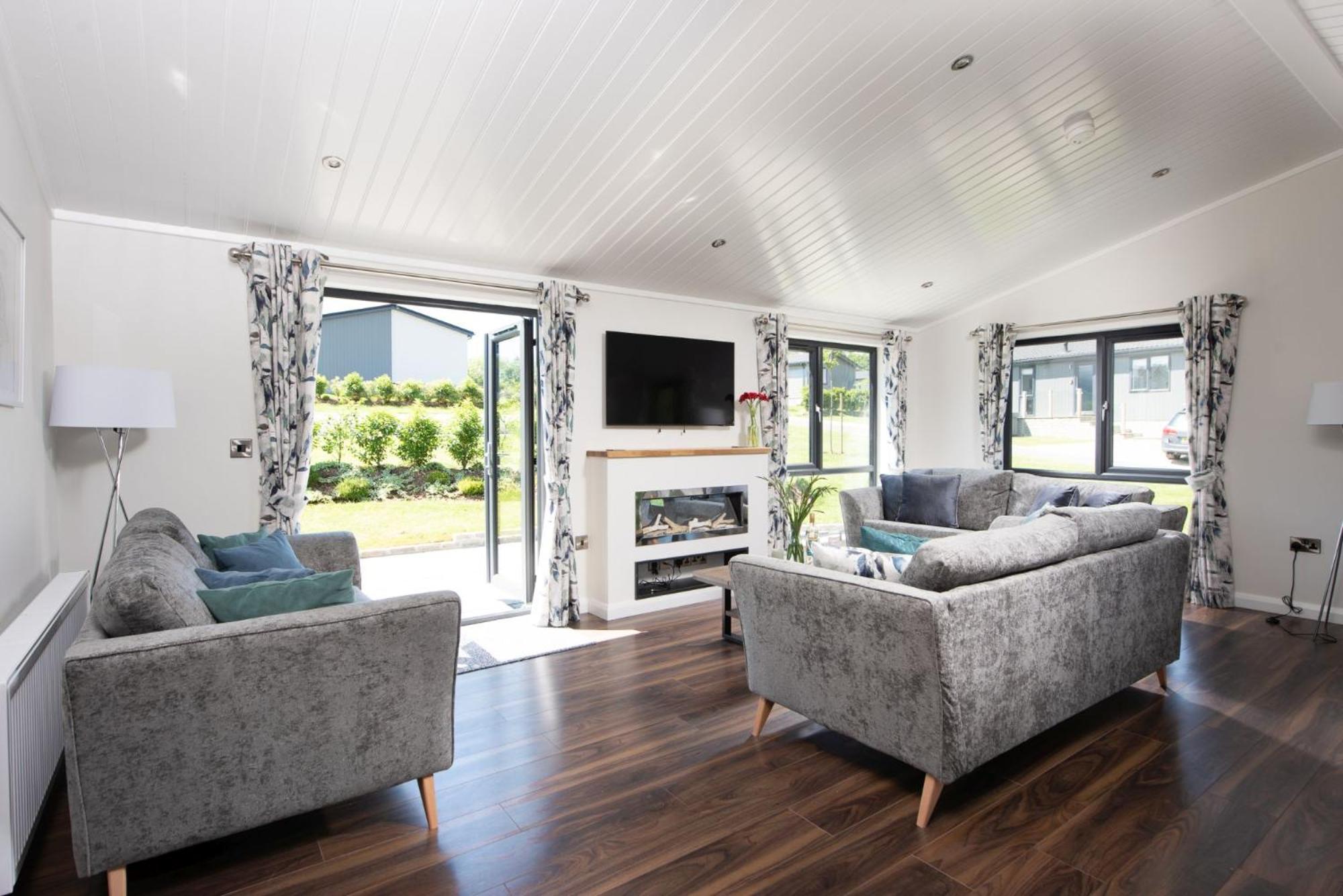 Juniper Lodge, 28 Roadford Lake Lodges