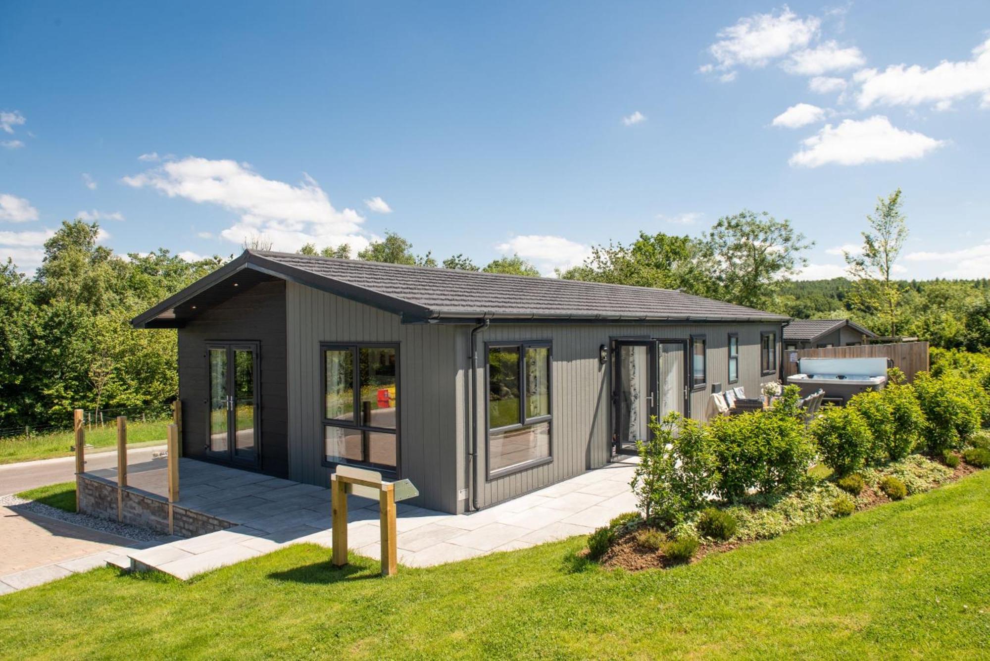 Juniper Lodge, 28 Roadford Lake Lodges