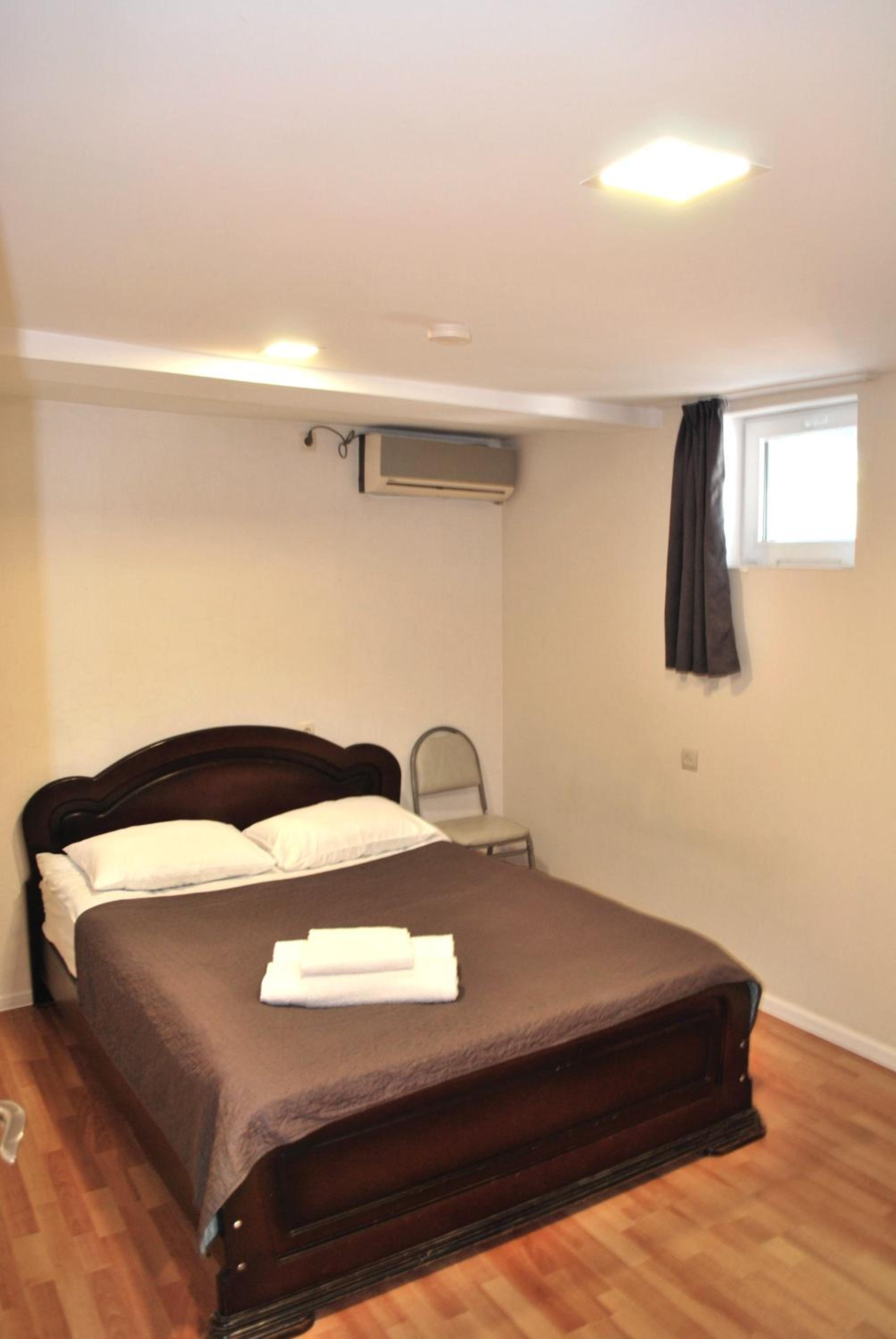 nikas apartment