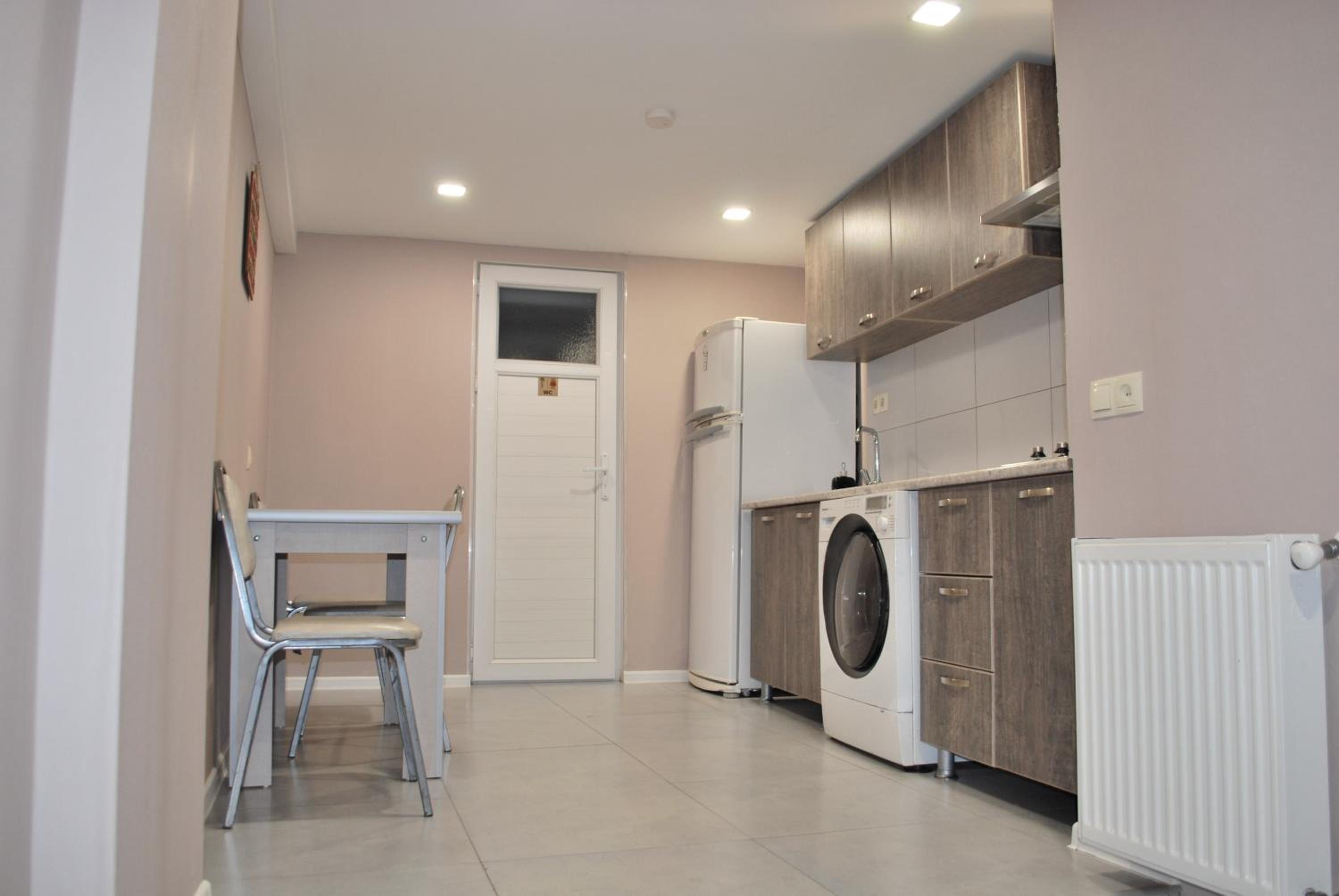 nikas apartment
