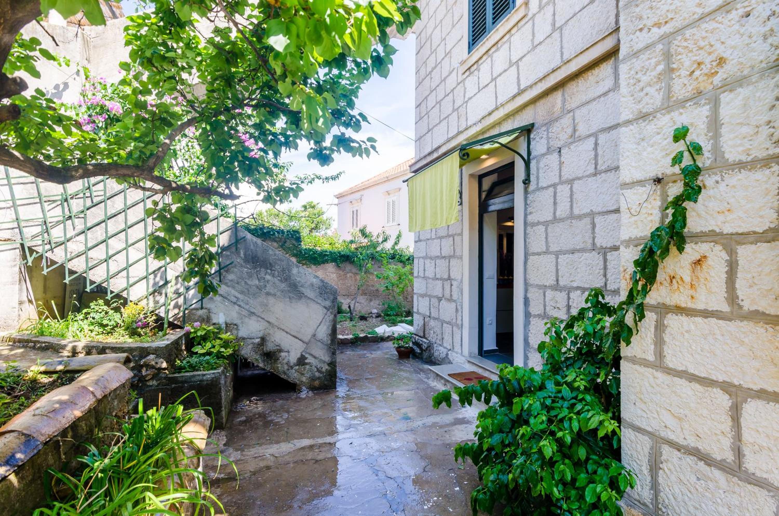 Hotel Apartments Eos & Vespera - Image 1