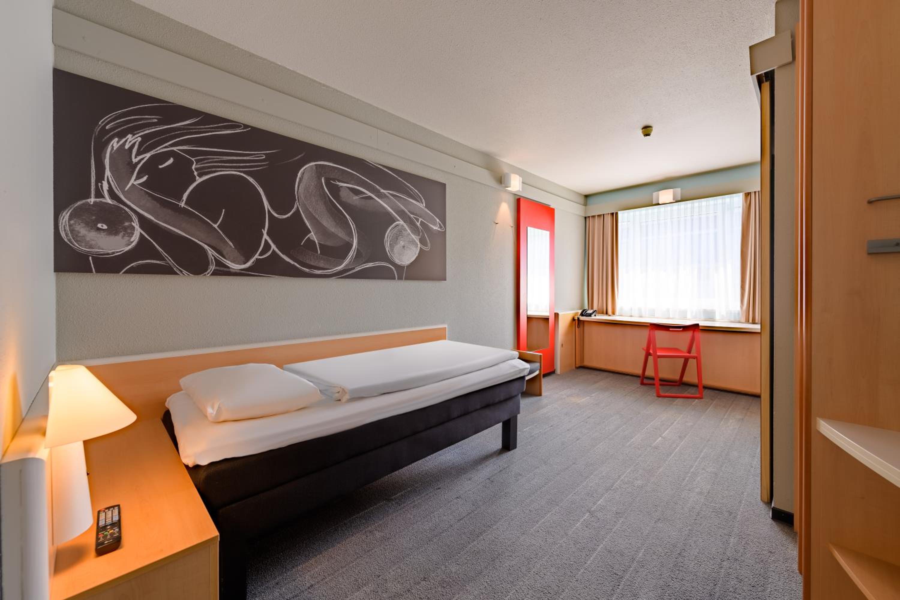 Hamburg Vacations - ibis Hamburg Alsterring - Property Image 4