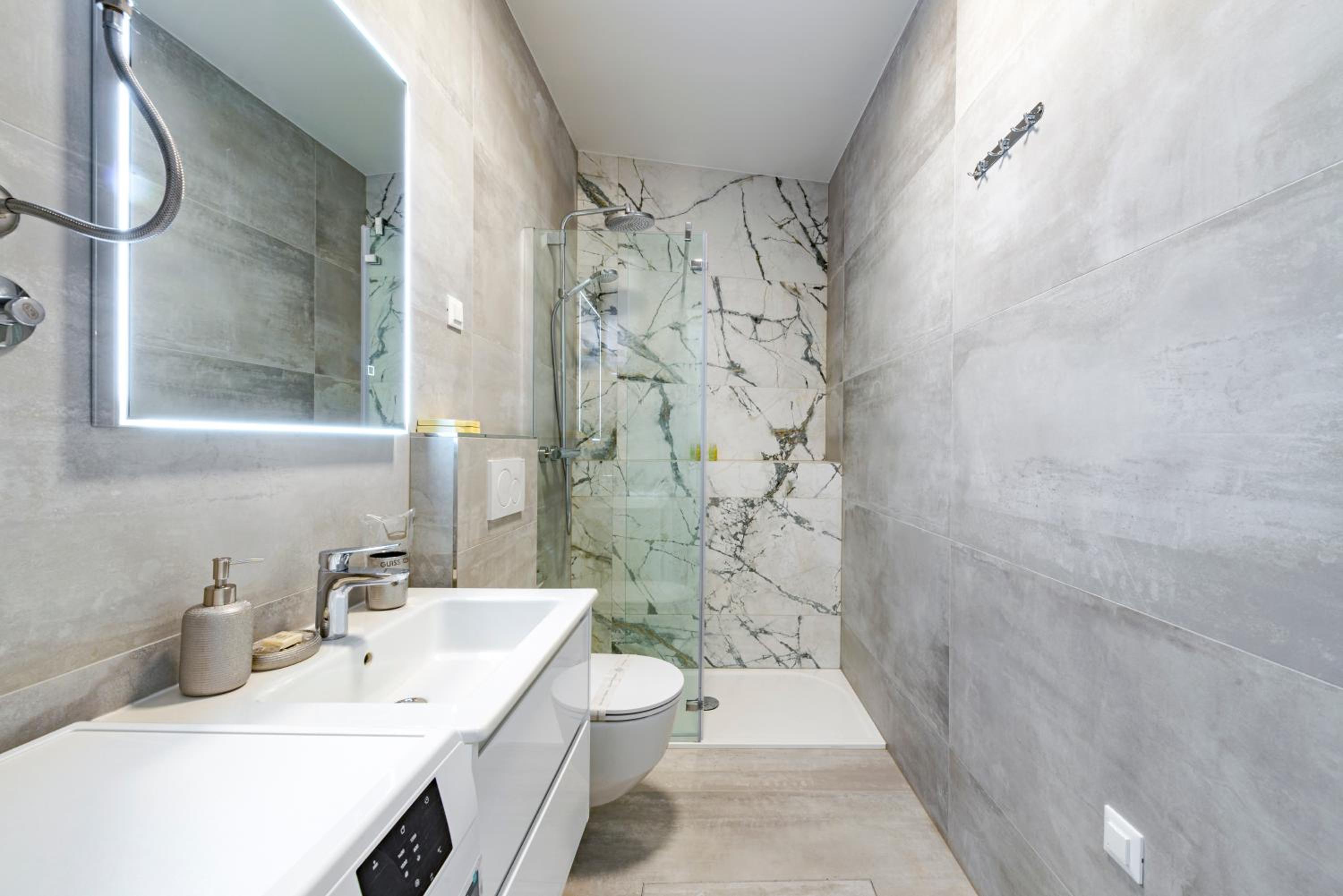 VILLA FLORES LUXURY APARTMENT