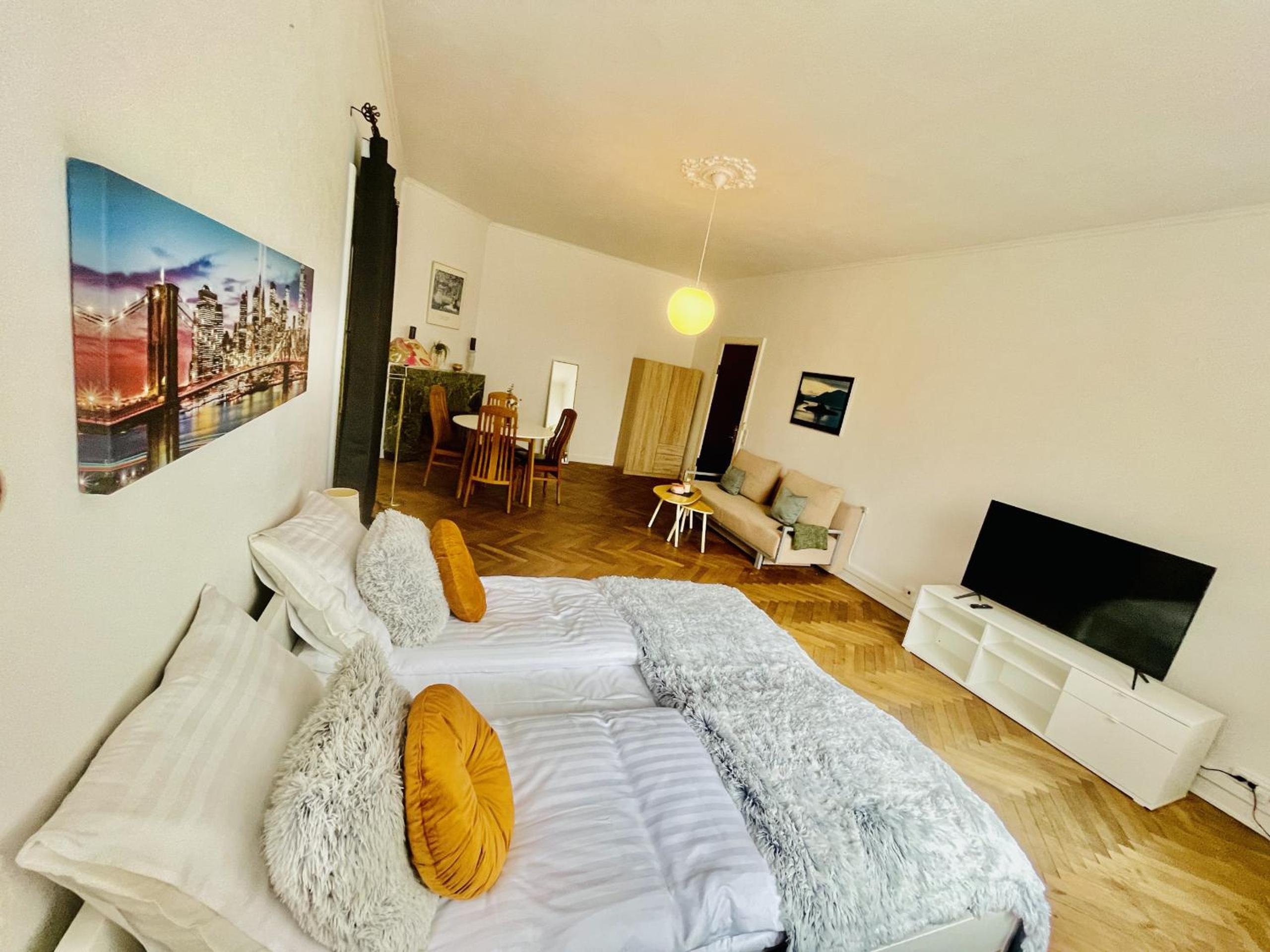 aday - Beautiful Suite view 3