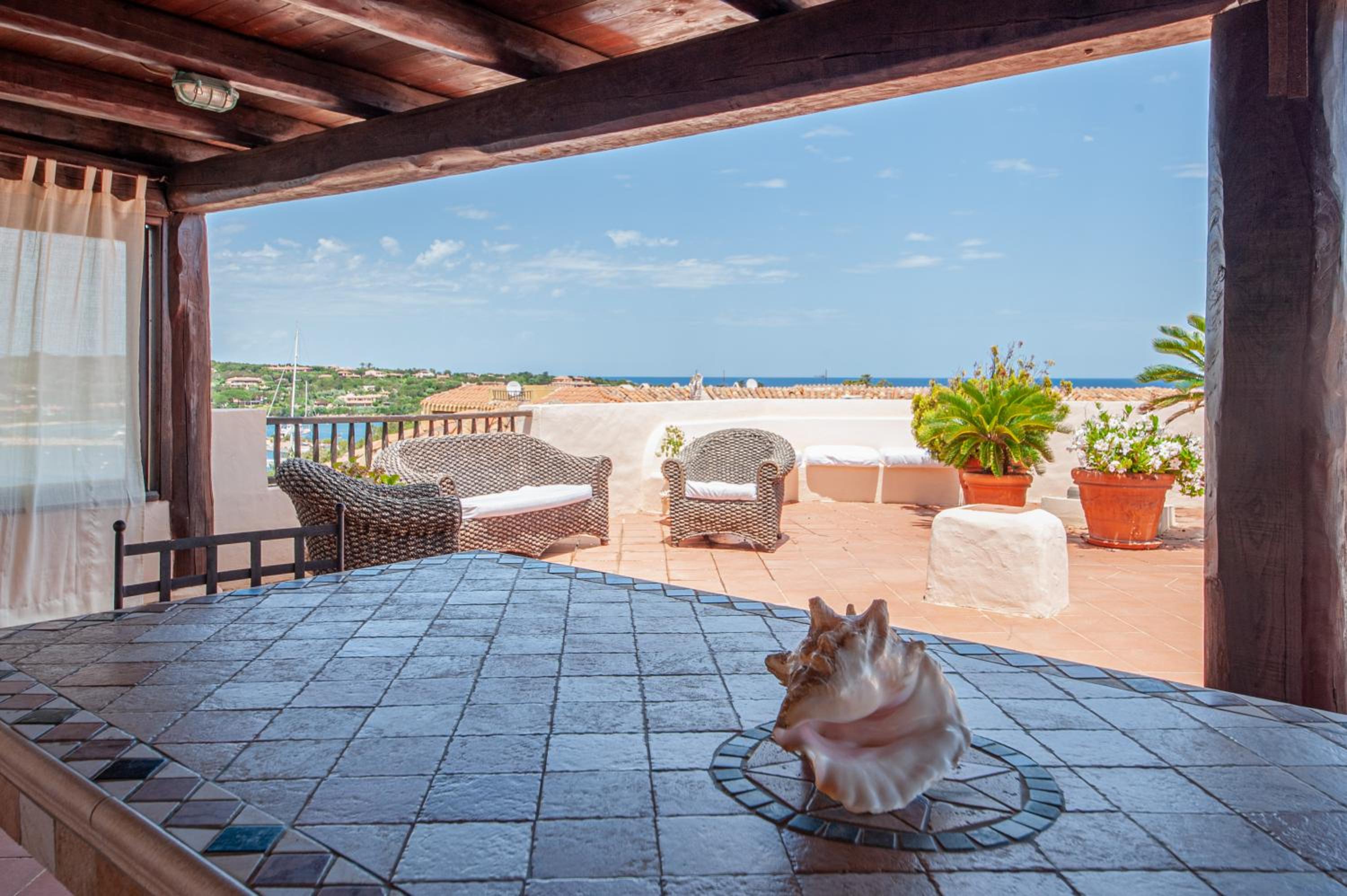 [SPETTACOLARE TERRAZZA SU PISCINA E PORTO CERVO] photo 3