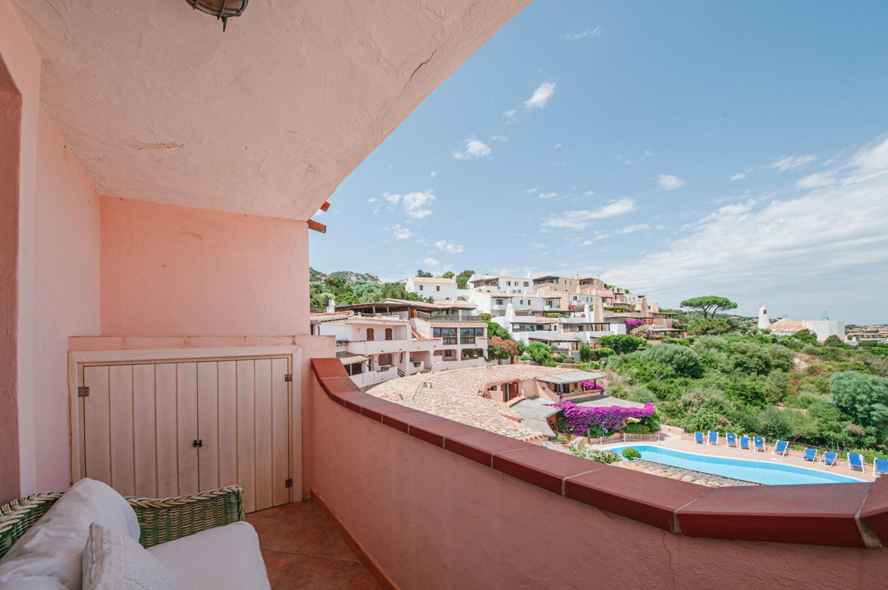[SPETTACOLARE TERRAZZA SU PISCINA E PORTO CERVO] photo 4