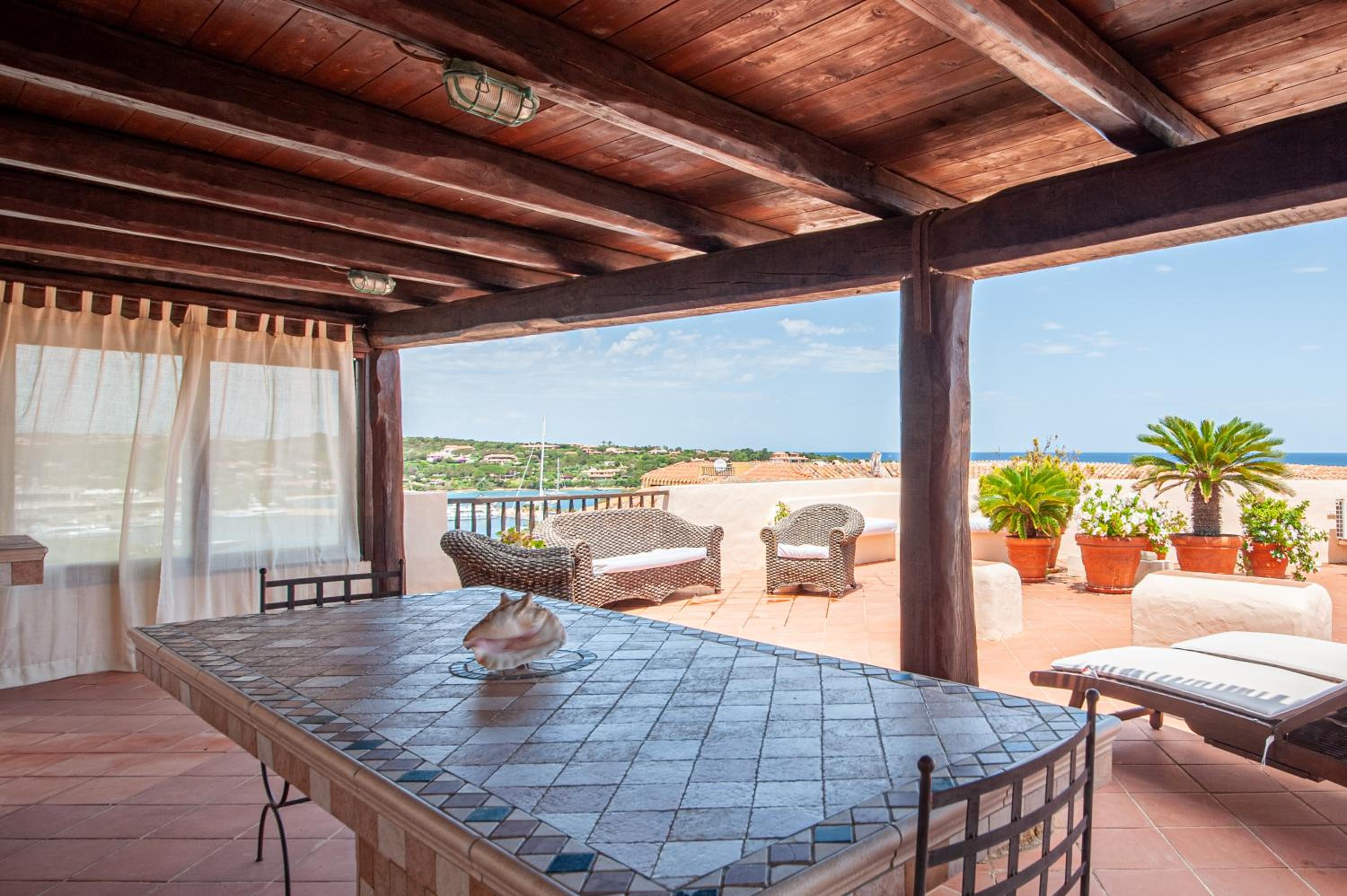 [SPETTACOLARE TERRAZZA SU PISCINA E PORTO CERVO] photo 5