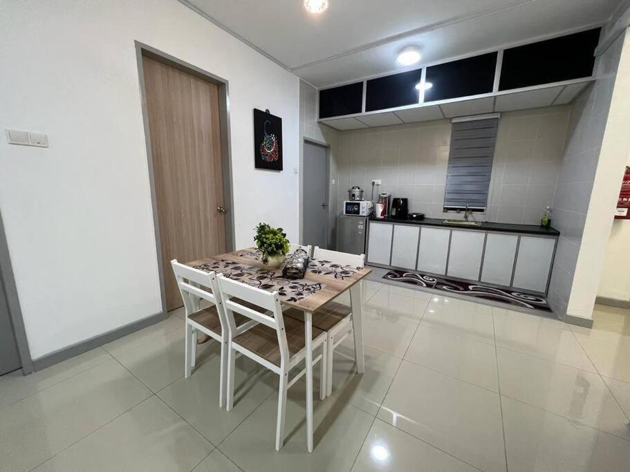 Aiko Homestay Ladang Tanjung, Kuala Terengganu with POOL
