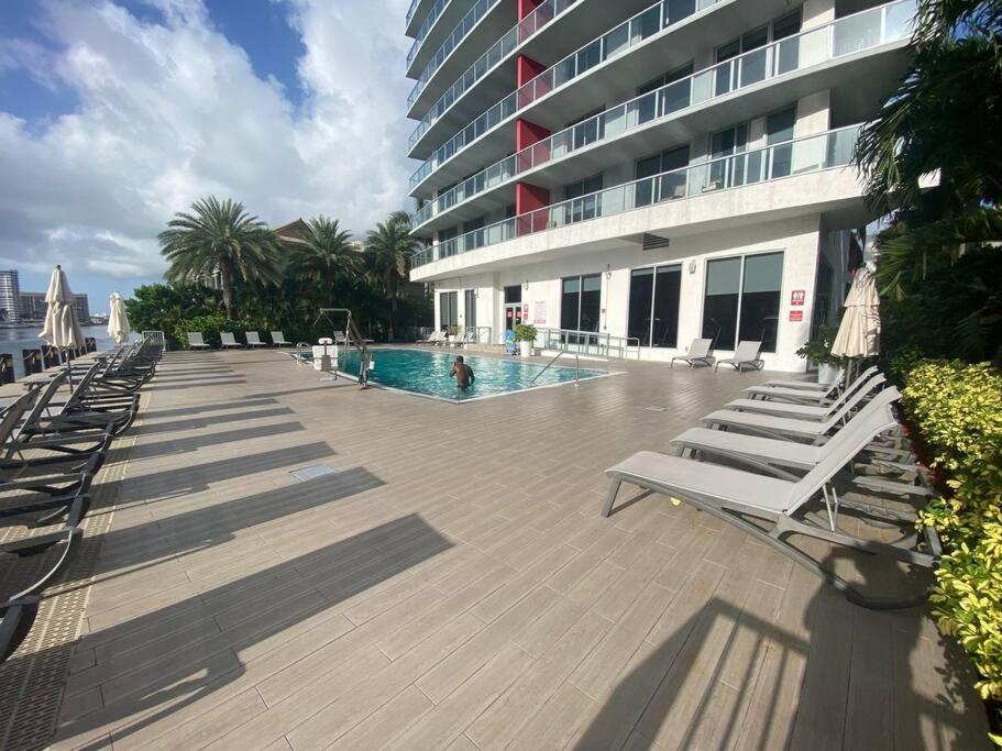 Boutique-Style Miami Apt, Comfort, Design & Sea View -26A view 2