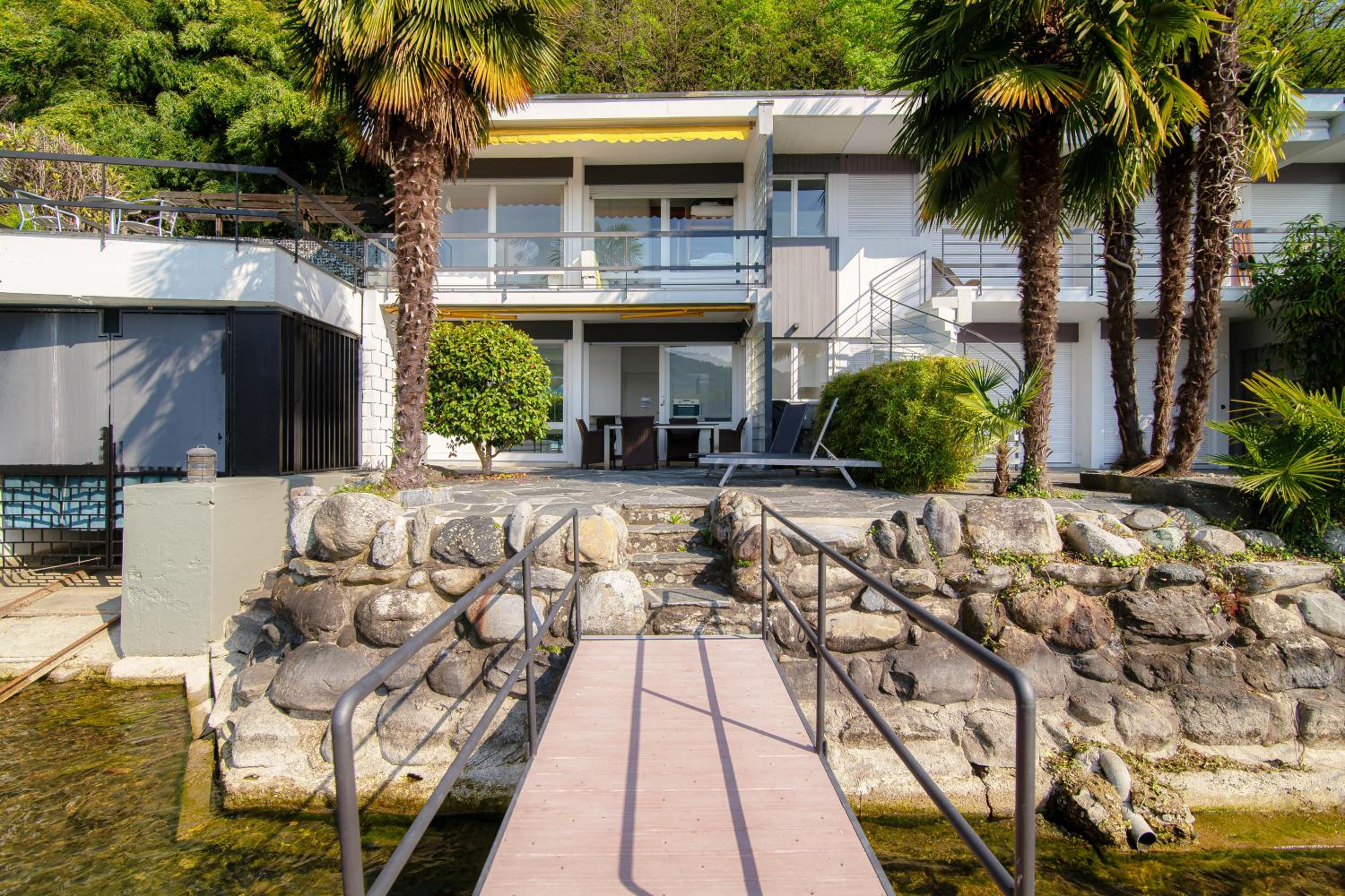Bellariva Lakefront by Quokka 360 - flat with private pier