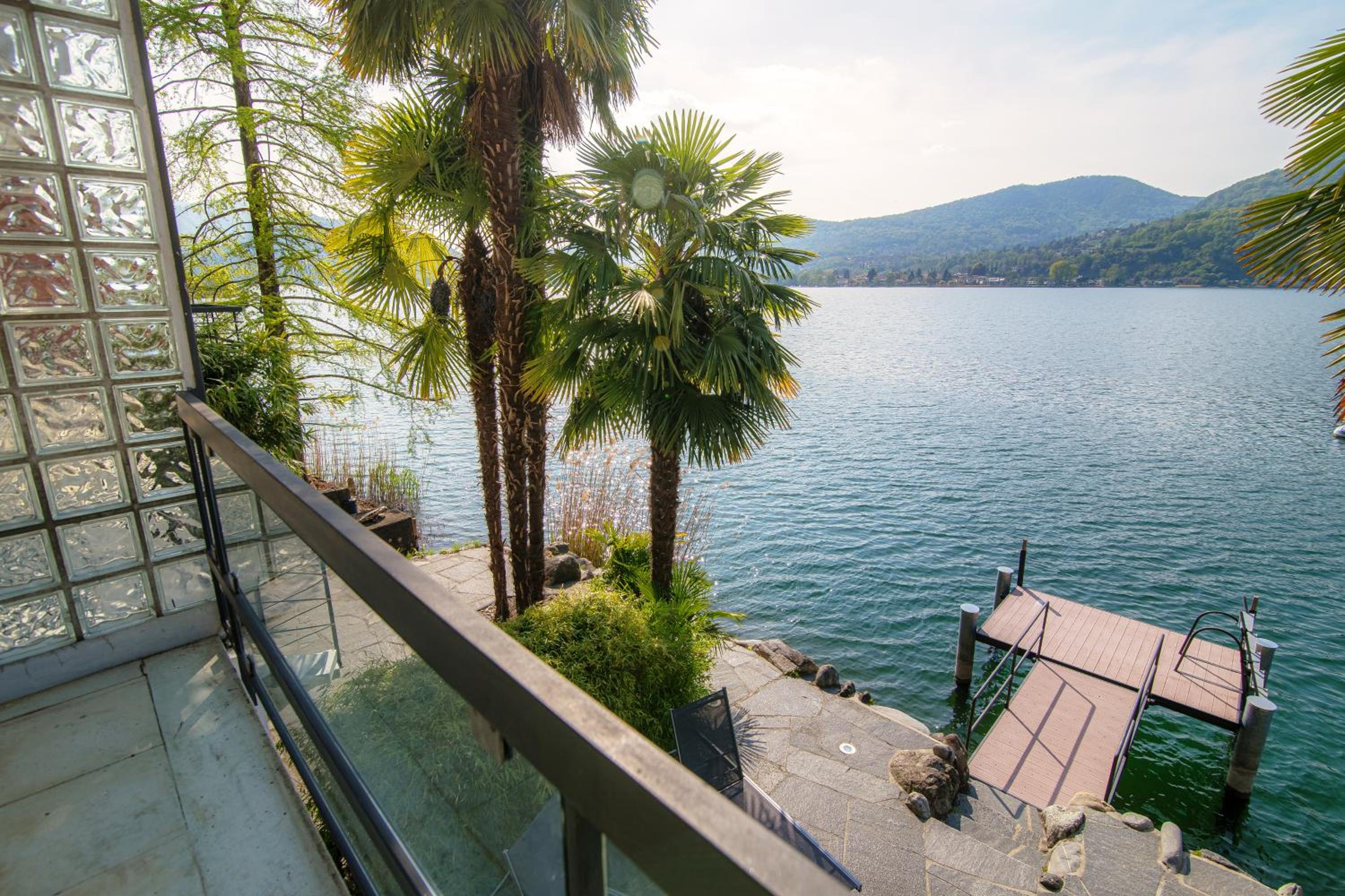 Bellariva Lakefront by Quokka 360 - flat with private pier