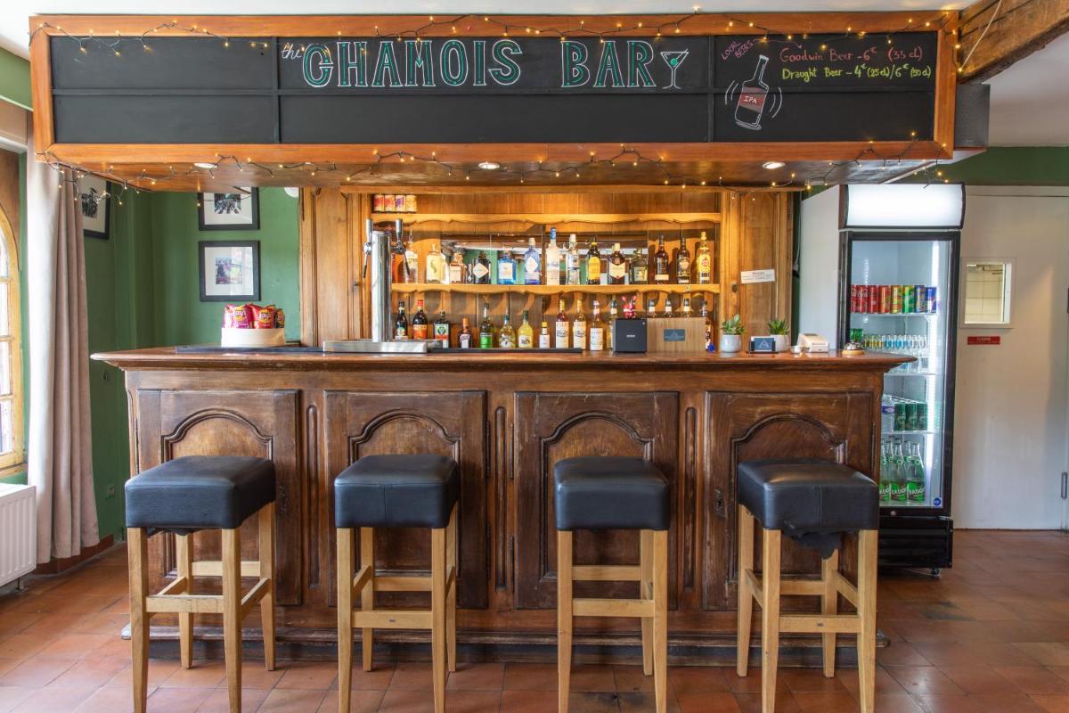 bar