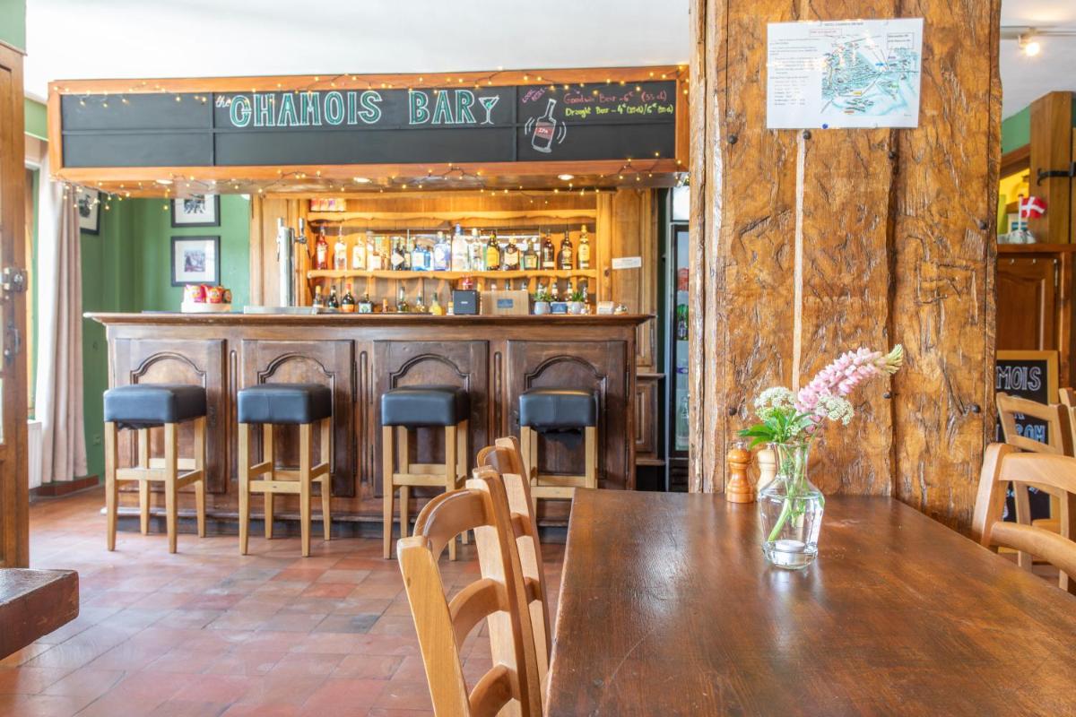bar