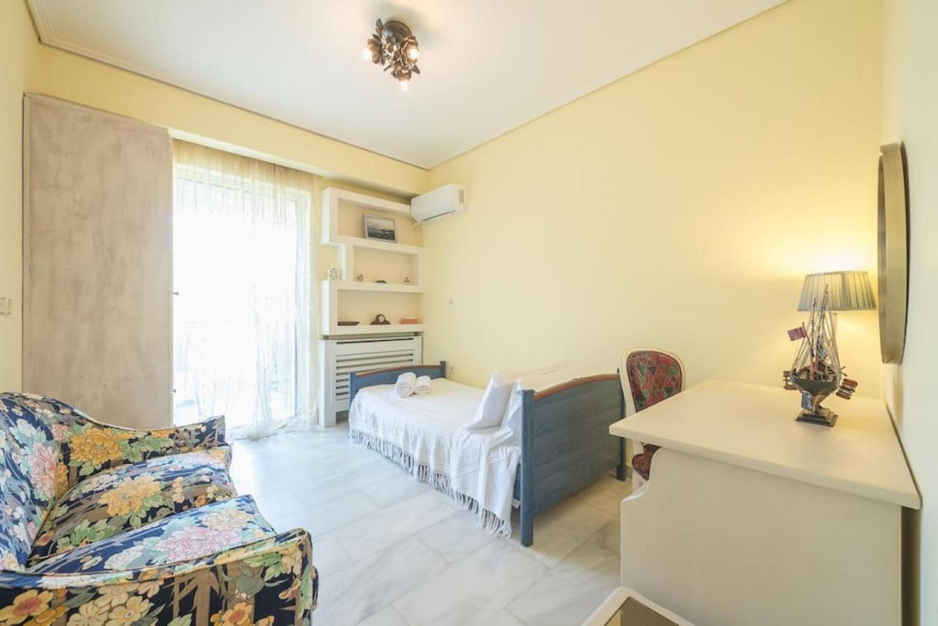 Central 3BR Apartment Next to Panormou Metro!