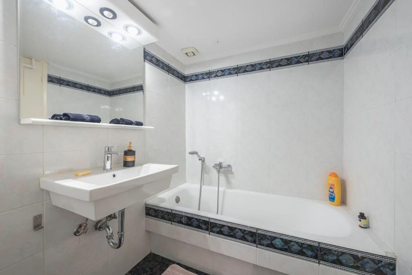 Central 3BR Apartment Next to Panormou Metro!