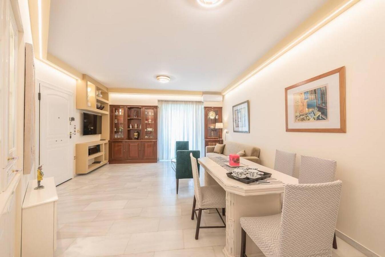 Central 3BR Apartment Next to Panormou Metro!