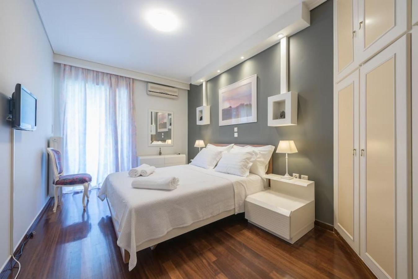 Central 3BR Apartment Next to Panormou Metro!
