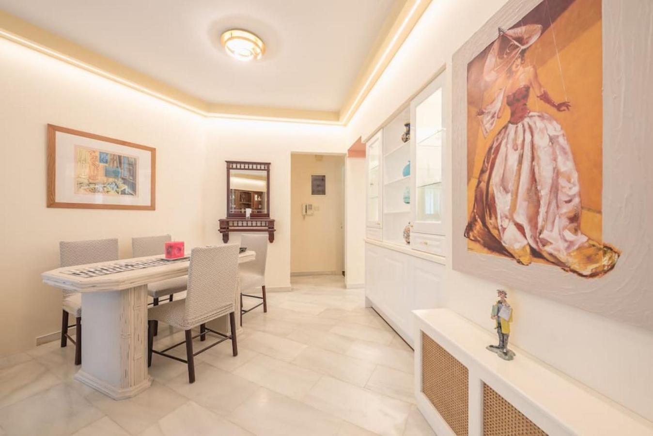Central 3BR Apartment Next to Panormou Metro!
