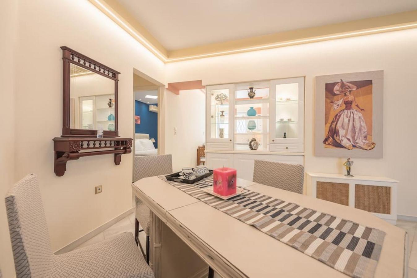 Central 3BR Apartment Next to Panormou Metro!