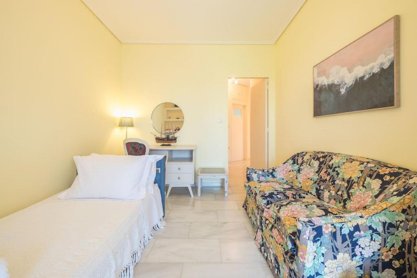 Central 3BR Apartment Next to Panormou Metro!