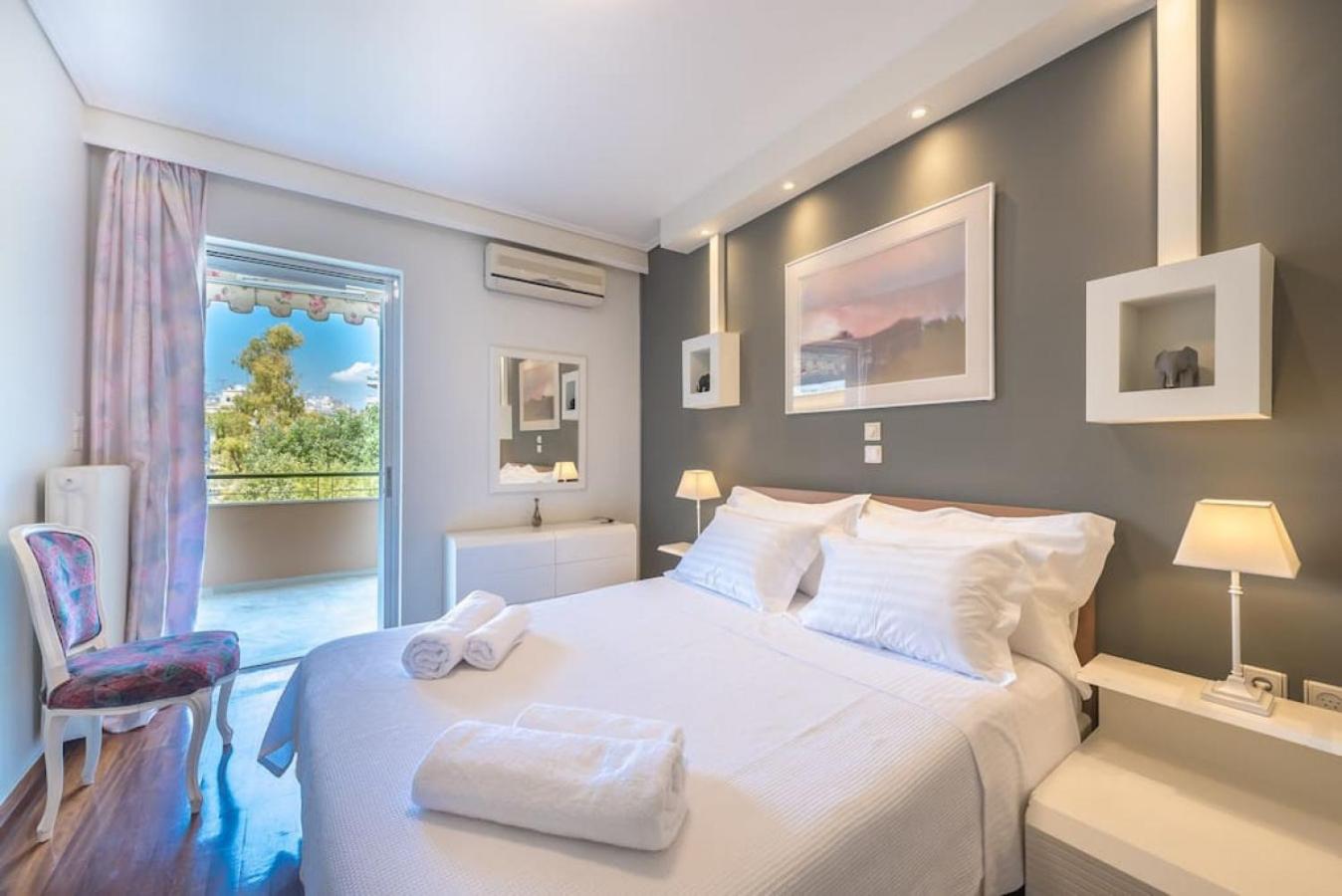 Central 3BR Apartment Next to Panormou Metro!