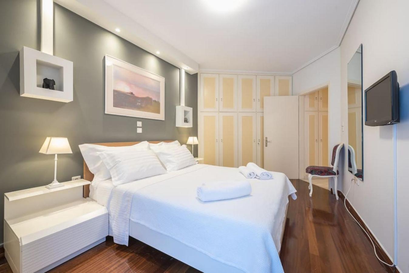 Central 3BR Apartment Next to Panormou Metro!